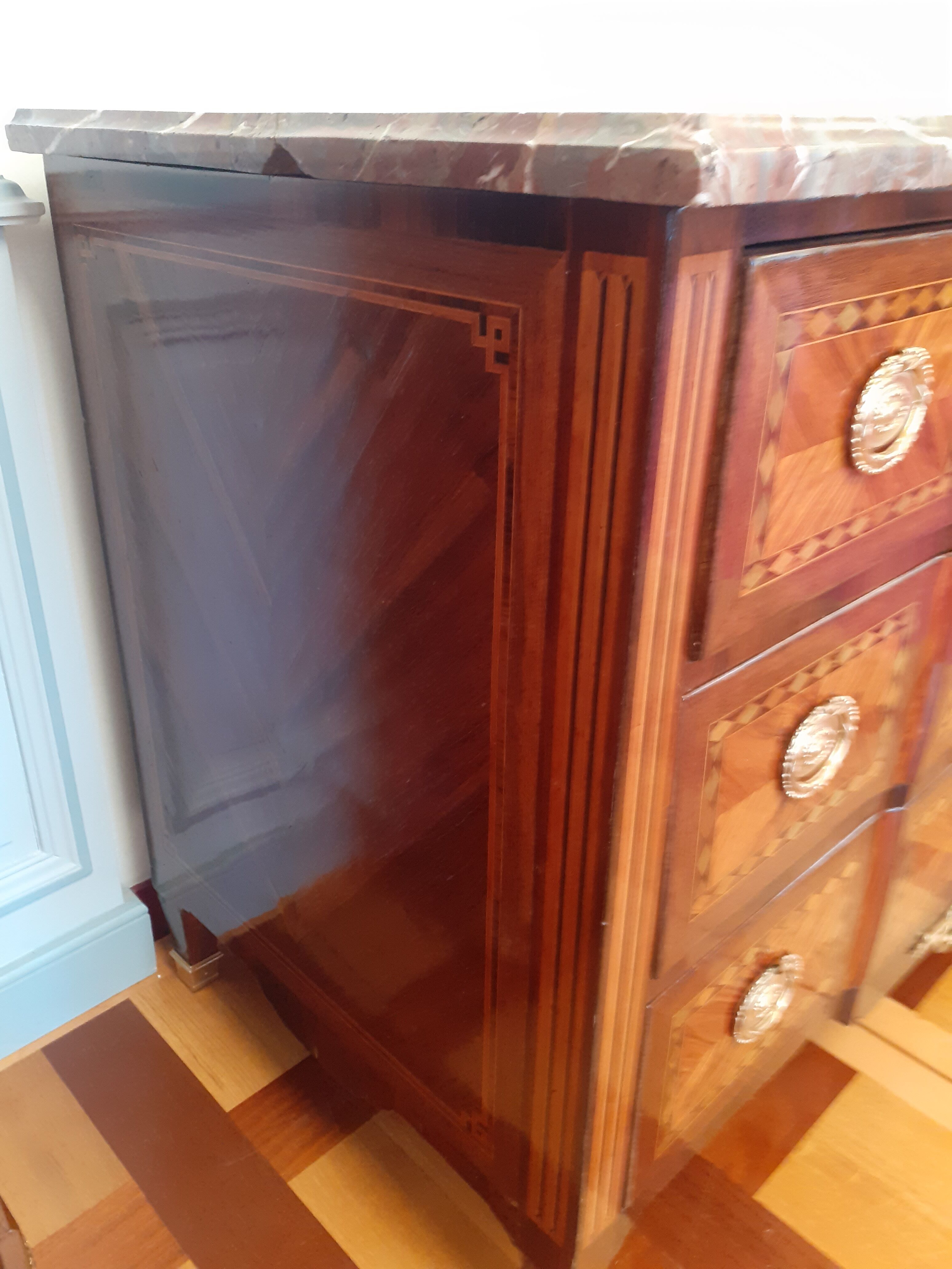 Commode Louis XVI (period)