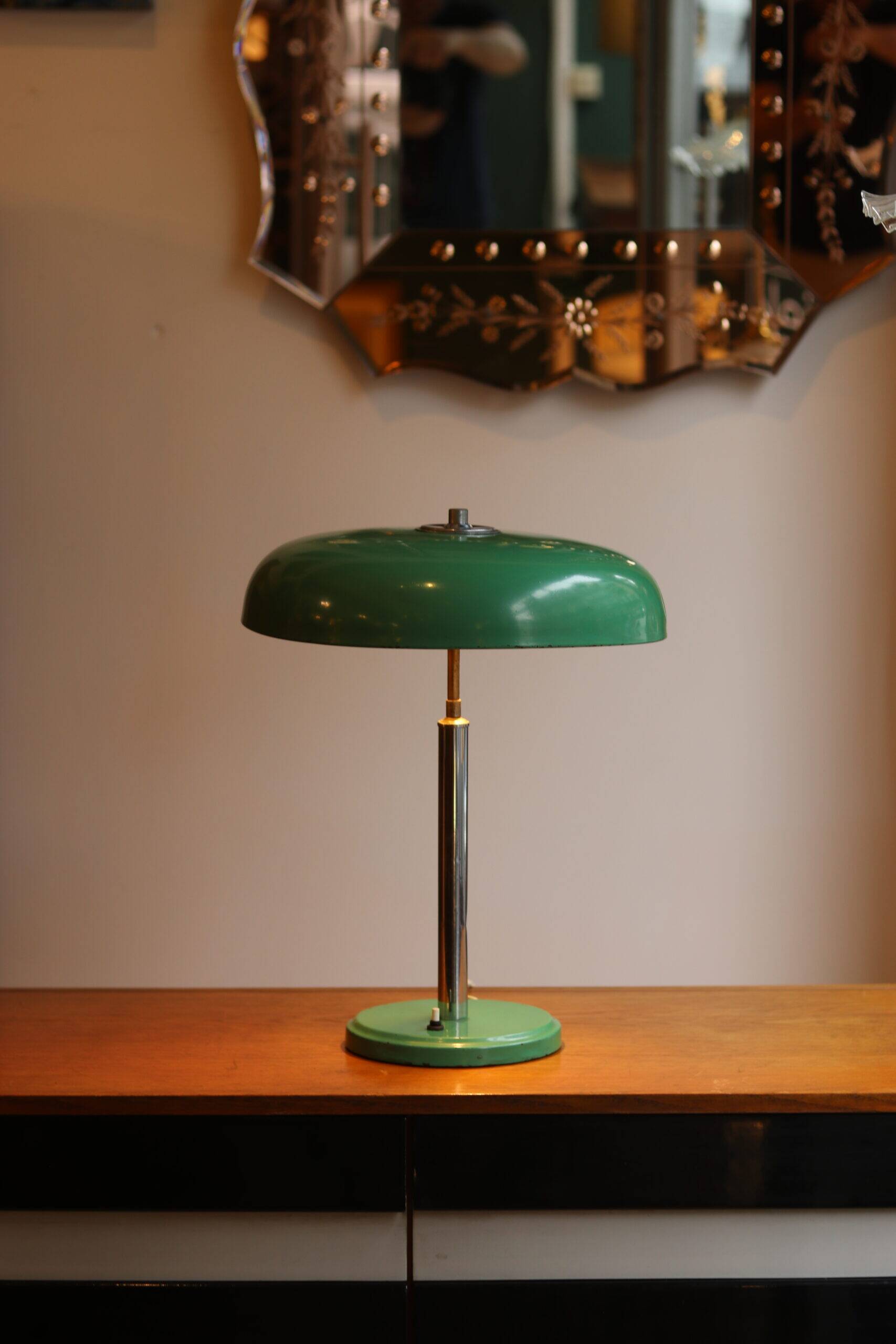 Bauhaus style desk lamp in green lacquered metal, circa 1950-60.