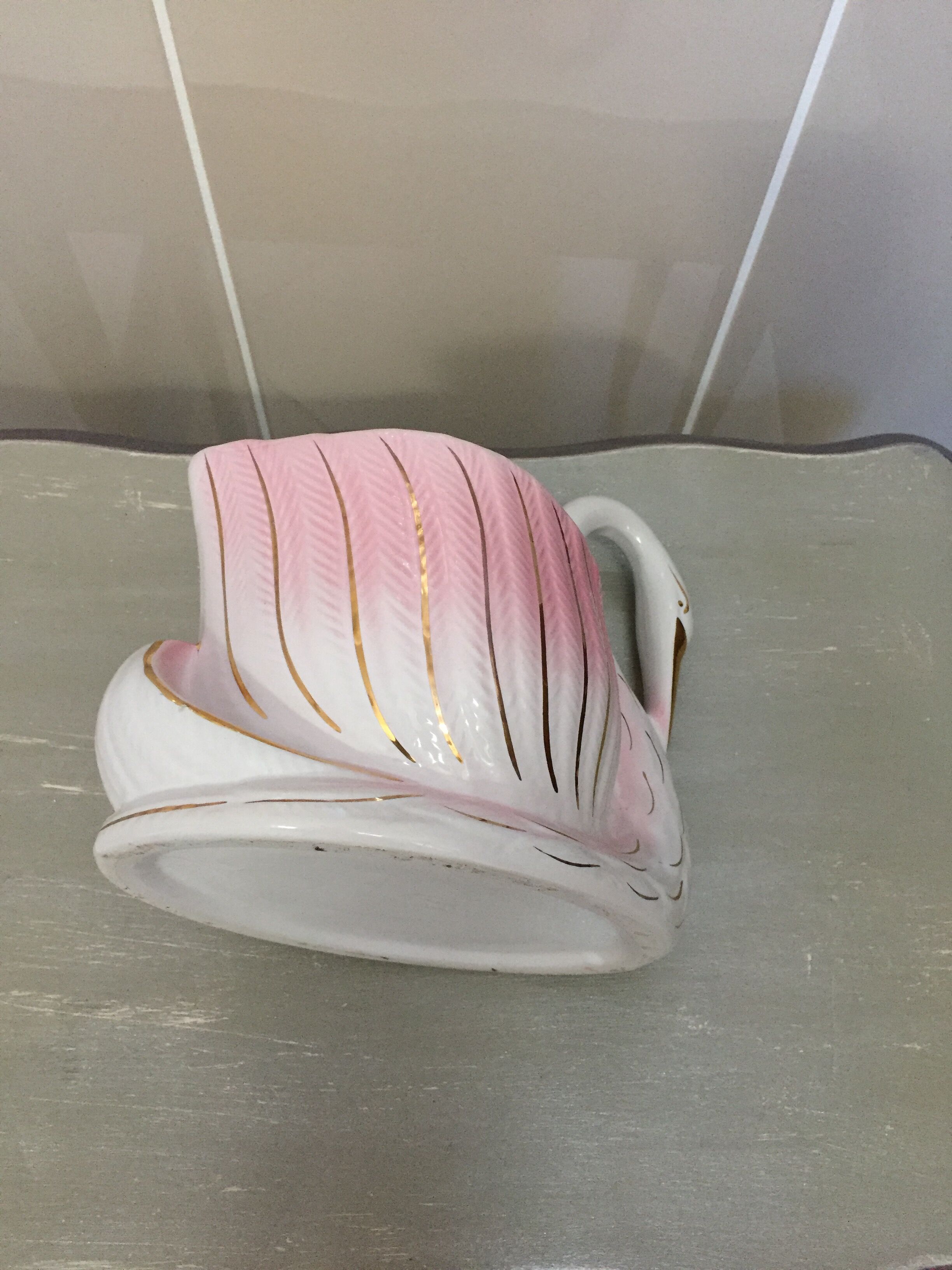 Vintage porcelain swan pot cache