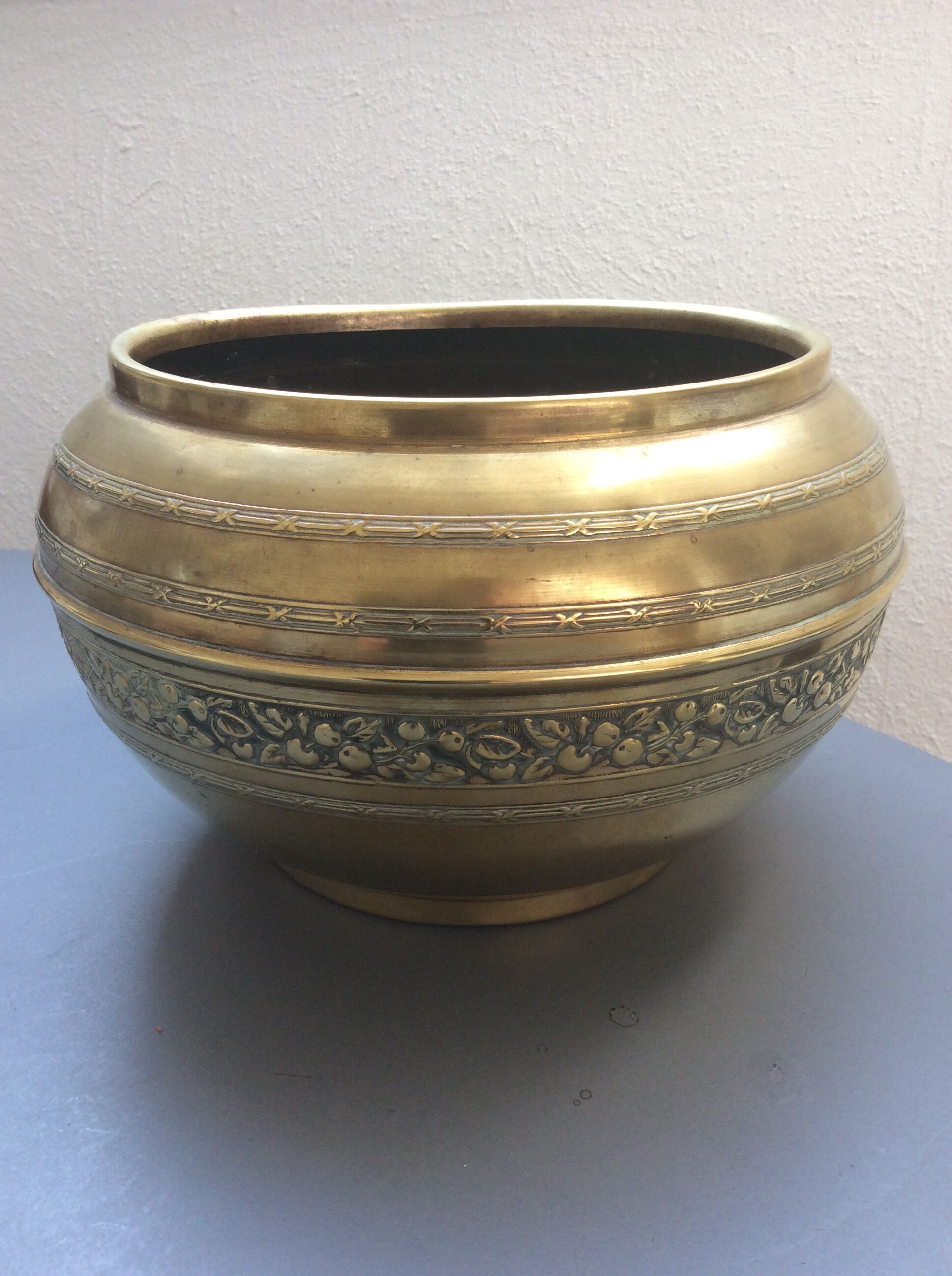 Planter  pot brass dore