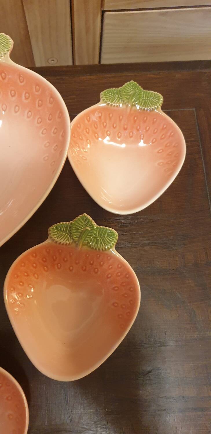 Strawberry dessert service