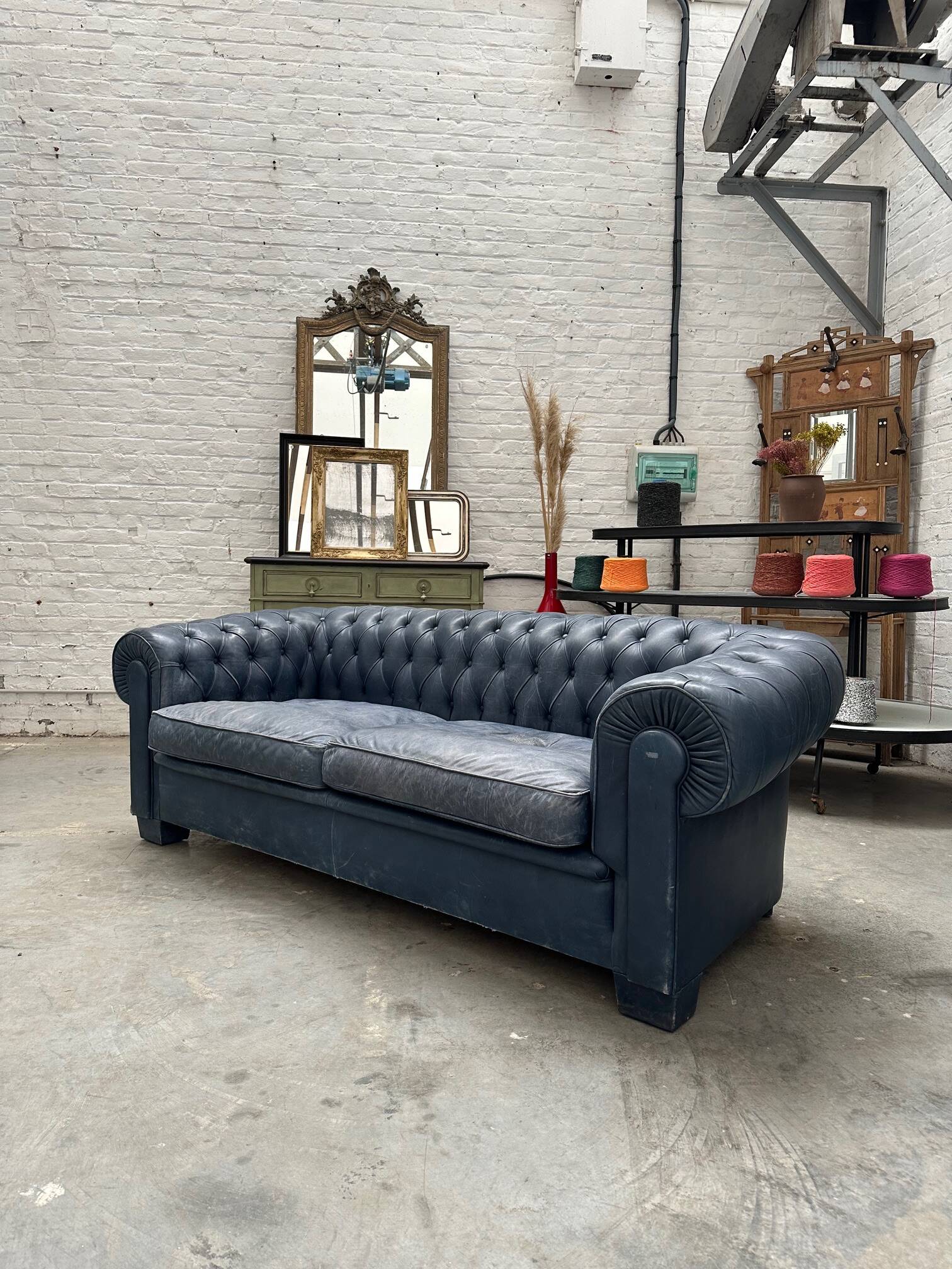 Canapé chesterfield en cuir bleu