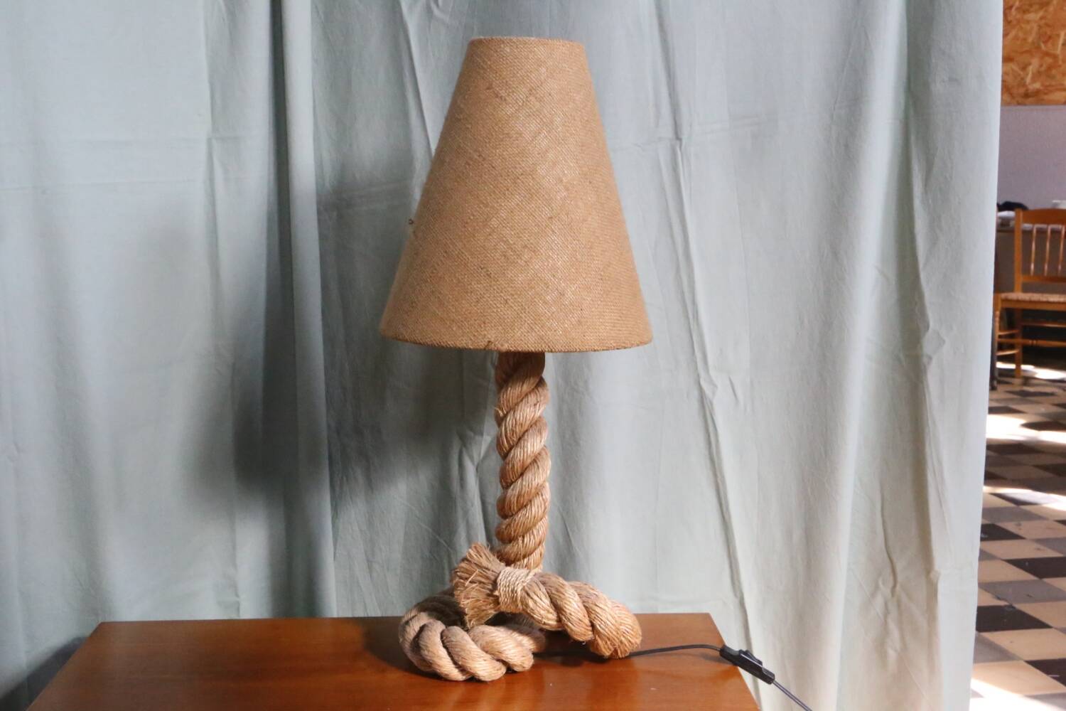 Table lamp
