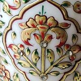 Hindu marble vase with floral decoration and gold leaf, in a box. Height 20 cm.