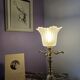 Lampe à poser originale éléments en métal doré et tulipe
