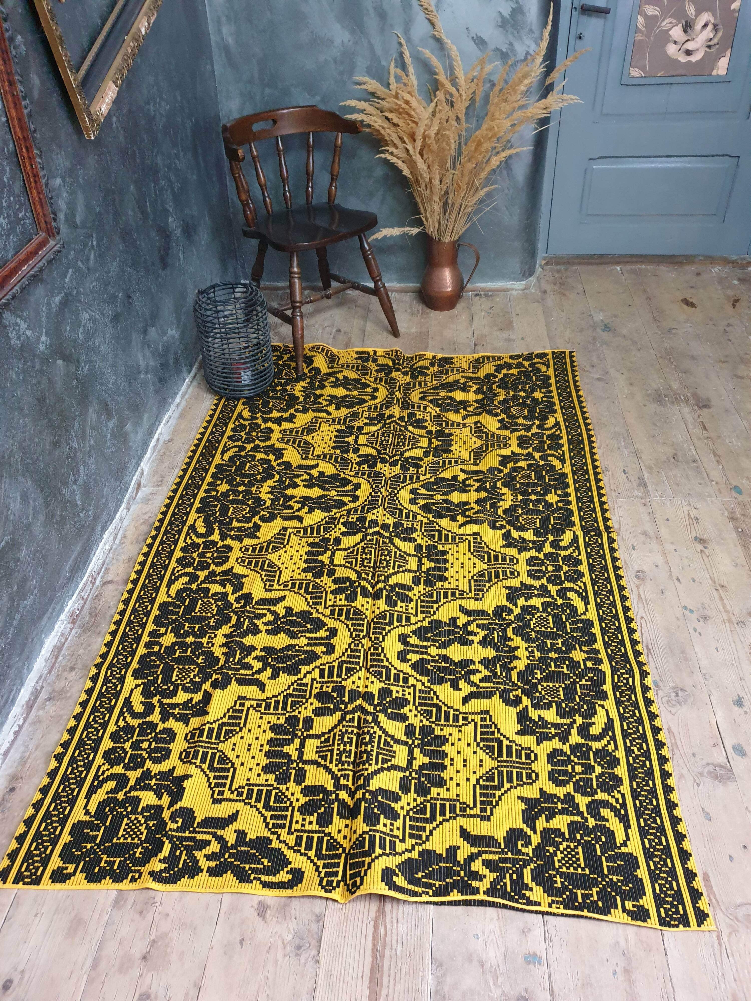 Wool handwoven yellow rug Romanian rug. Teppich. Tapis roumain. Romania