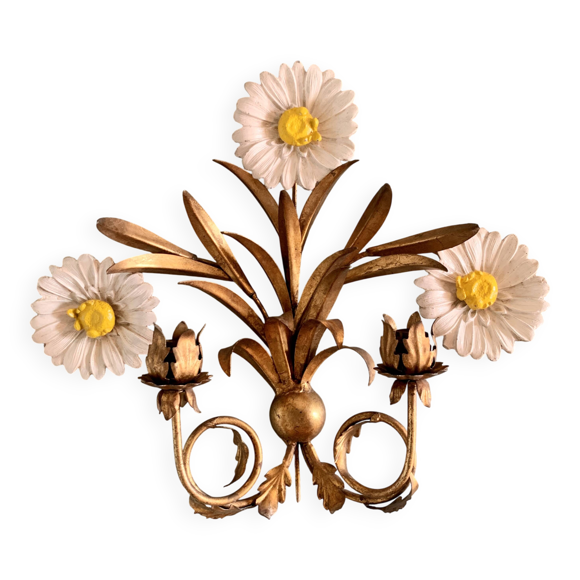 Wall lamp in gilded brass with a daisy design.