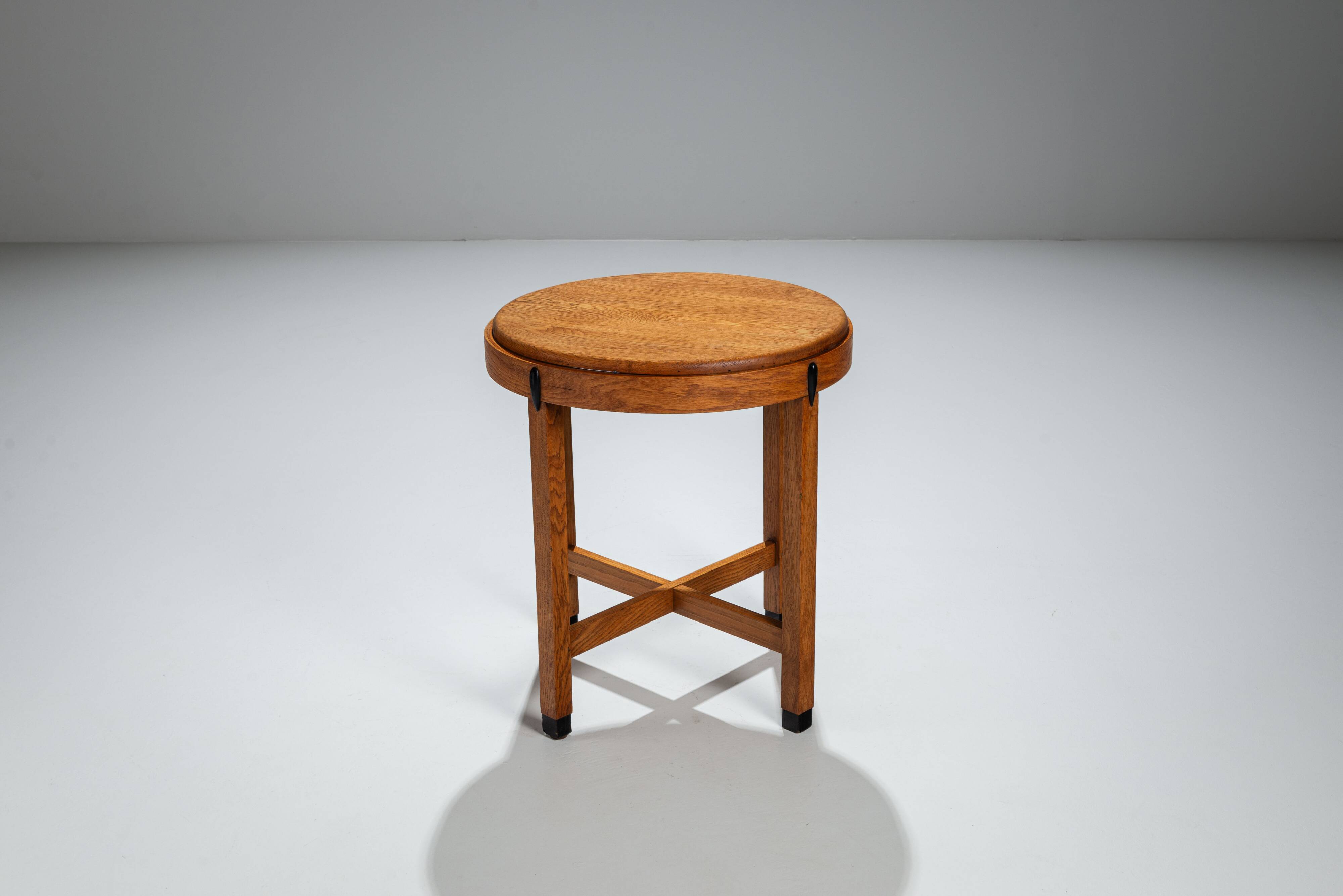 Art Deco Amsterdamse School round sidetable
