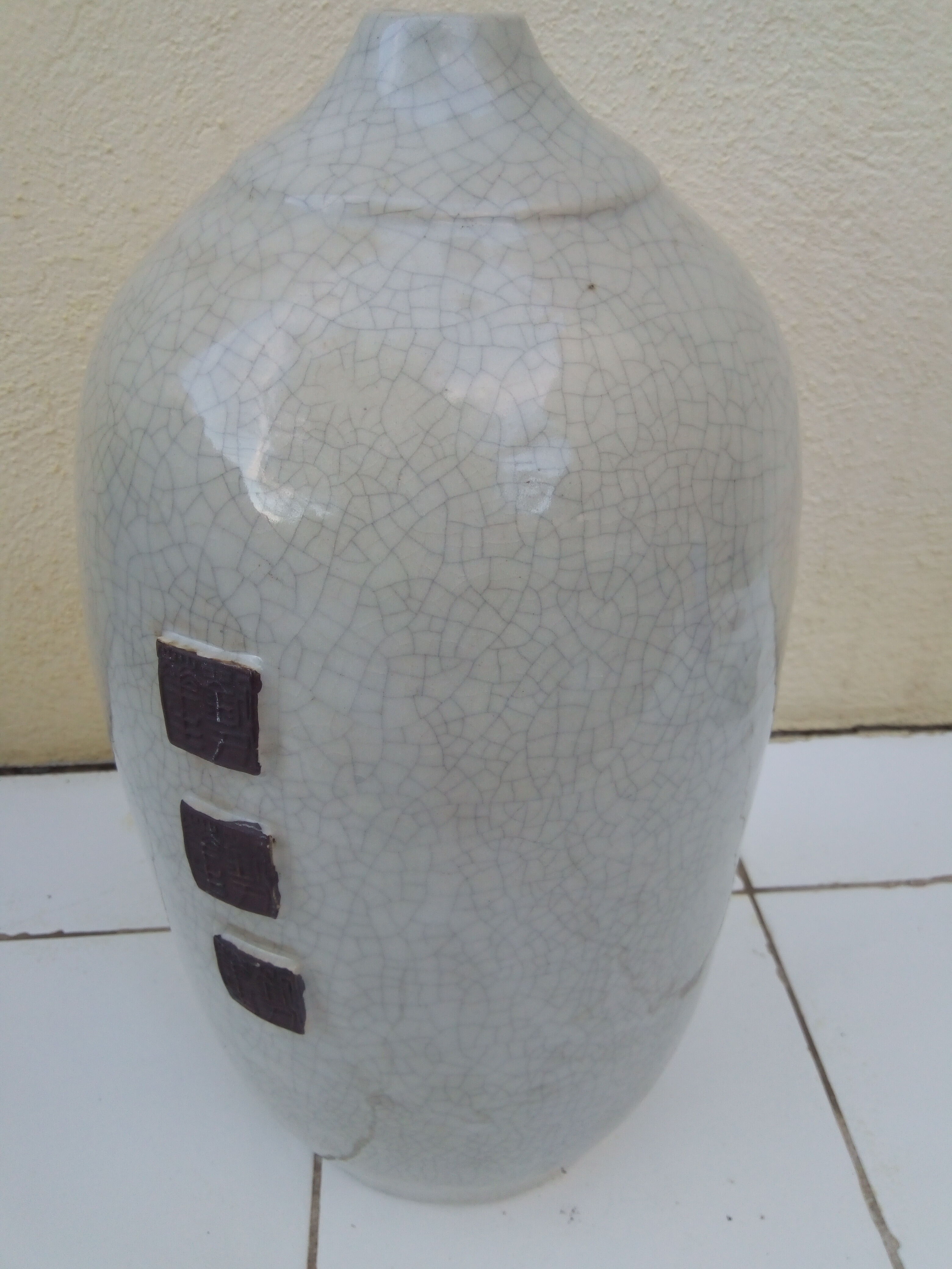 Ancient and large Asian vase, glazed ceramics.