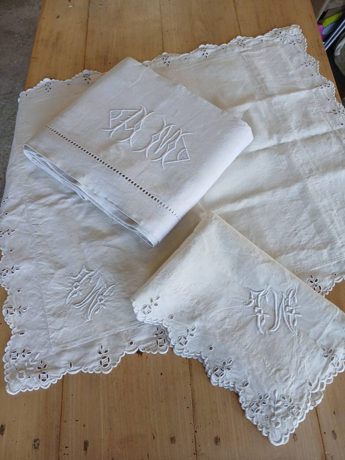 Antique flat sheet and 2 pillowcases set