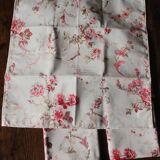 Un lot de 8 serviettes de table gris bleu Pois Fleurs roses