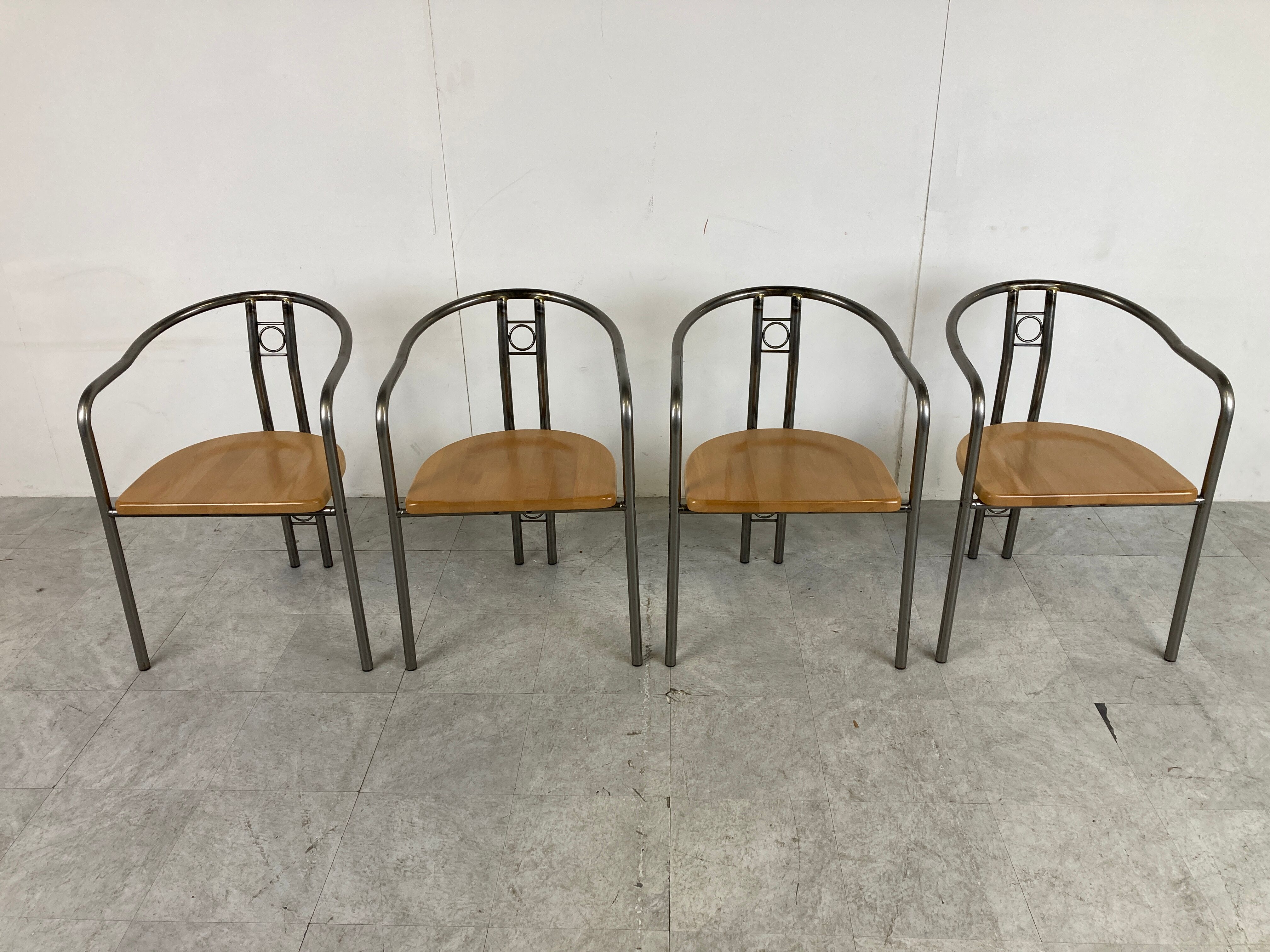 Chaises et table de salle à manger postmodernes, années 1980