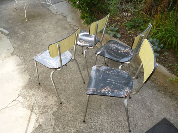 4 chaises en formica et pieds chromé