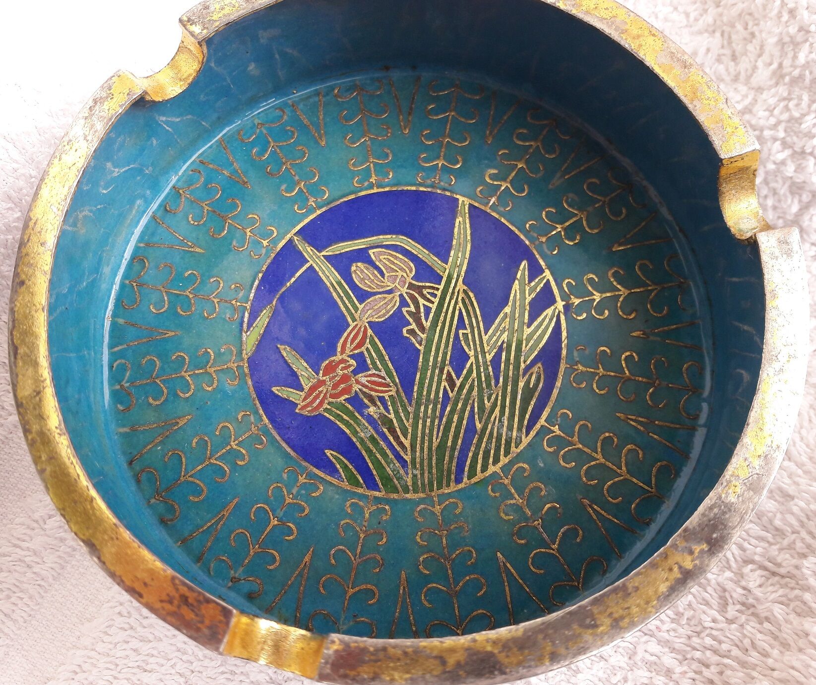 Ashtray in partitioned