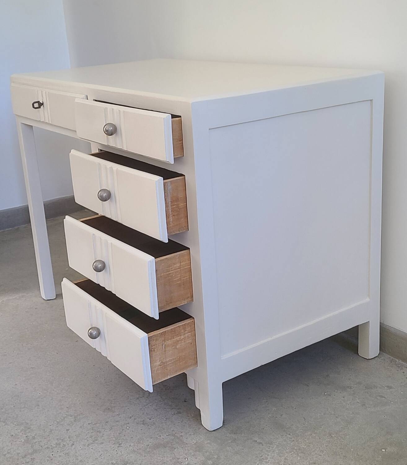 Bureau ancien Art Déco blanc bois massif boutons boules métal vintage
