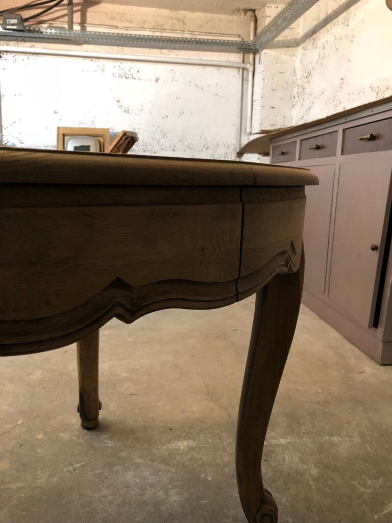 Round/oval dining table solid oak with two extensions