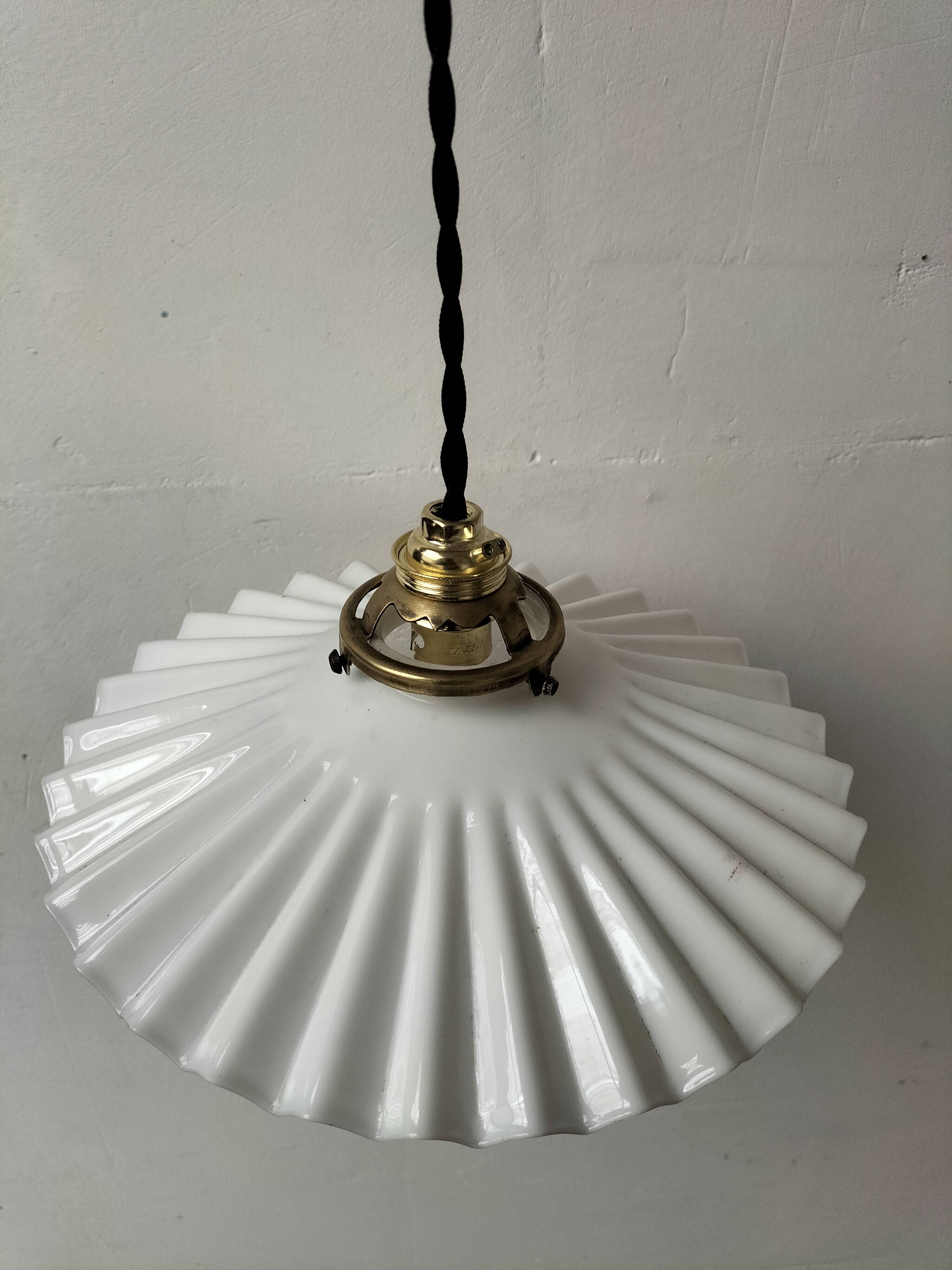 Opaline suspension with ceiling light