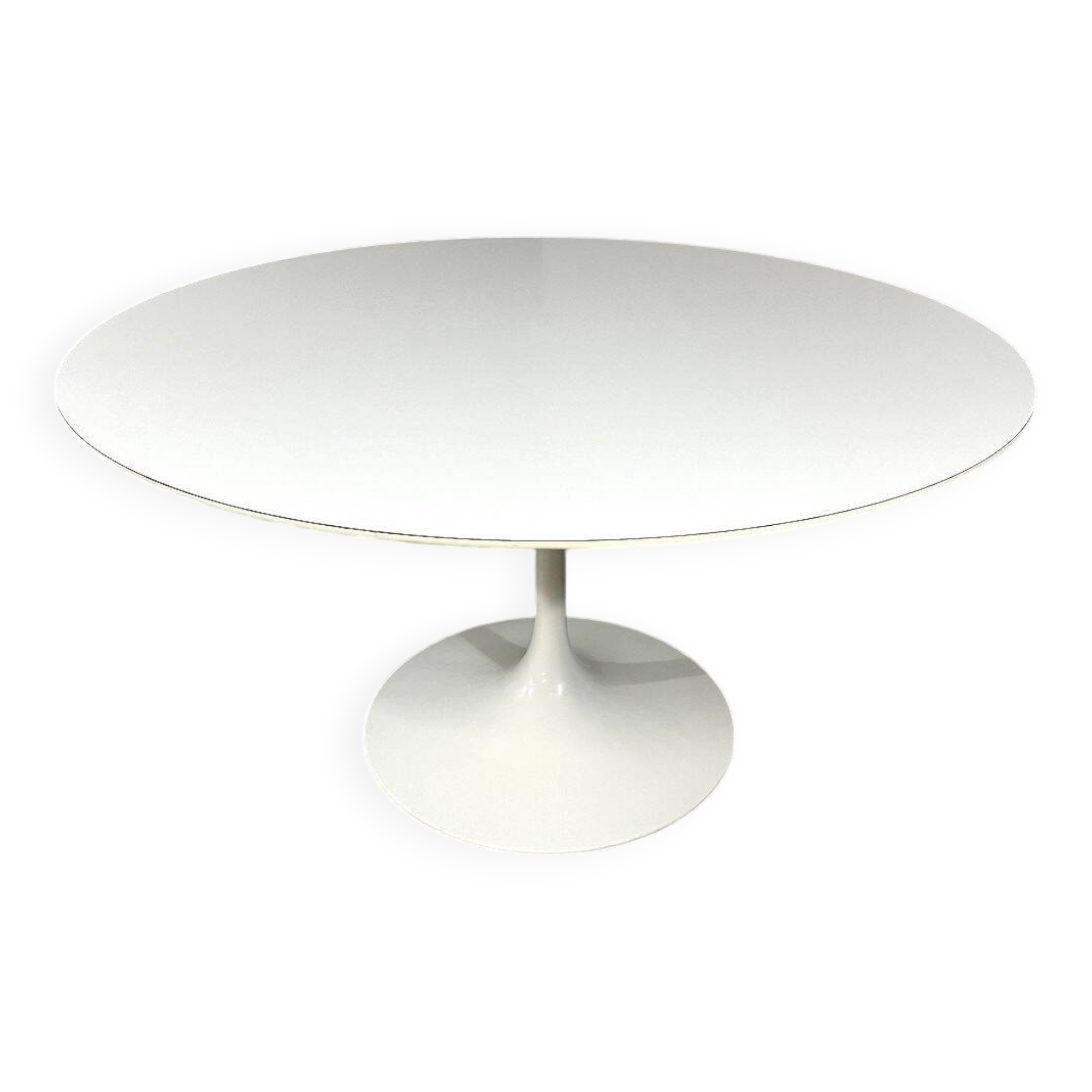 Knoll International Tulip dining table by Eero Saarinen