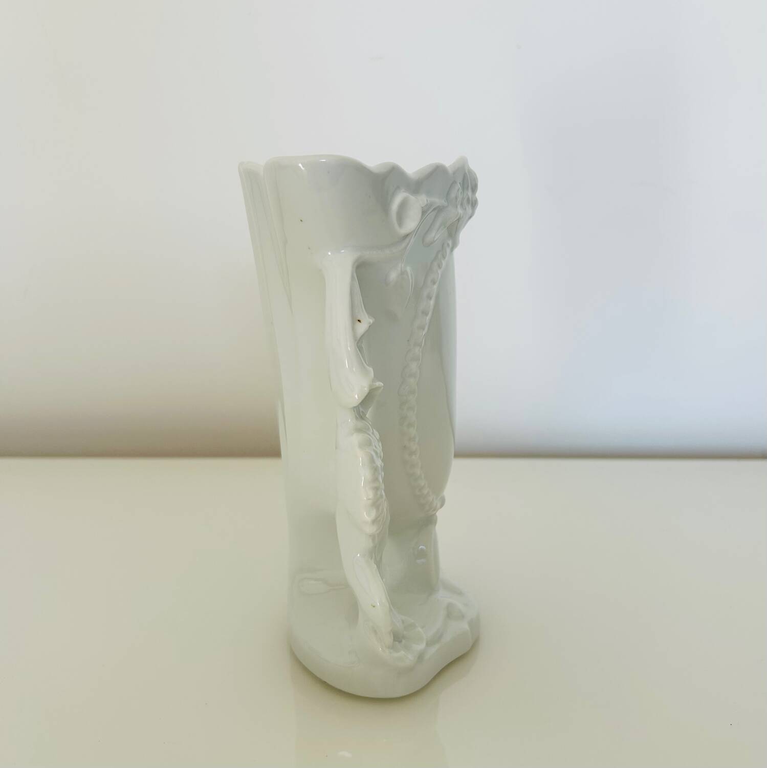 Bride's vase in porcelain