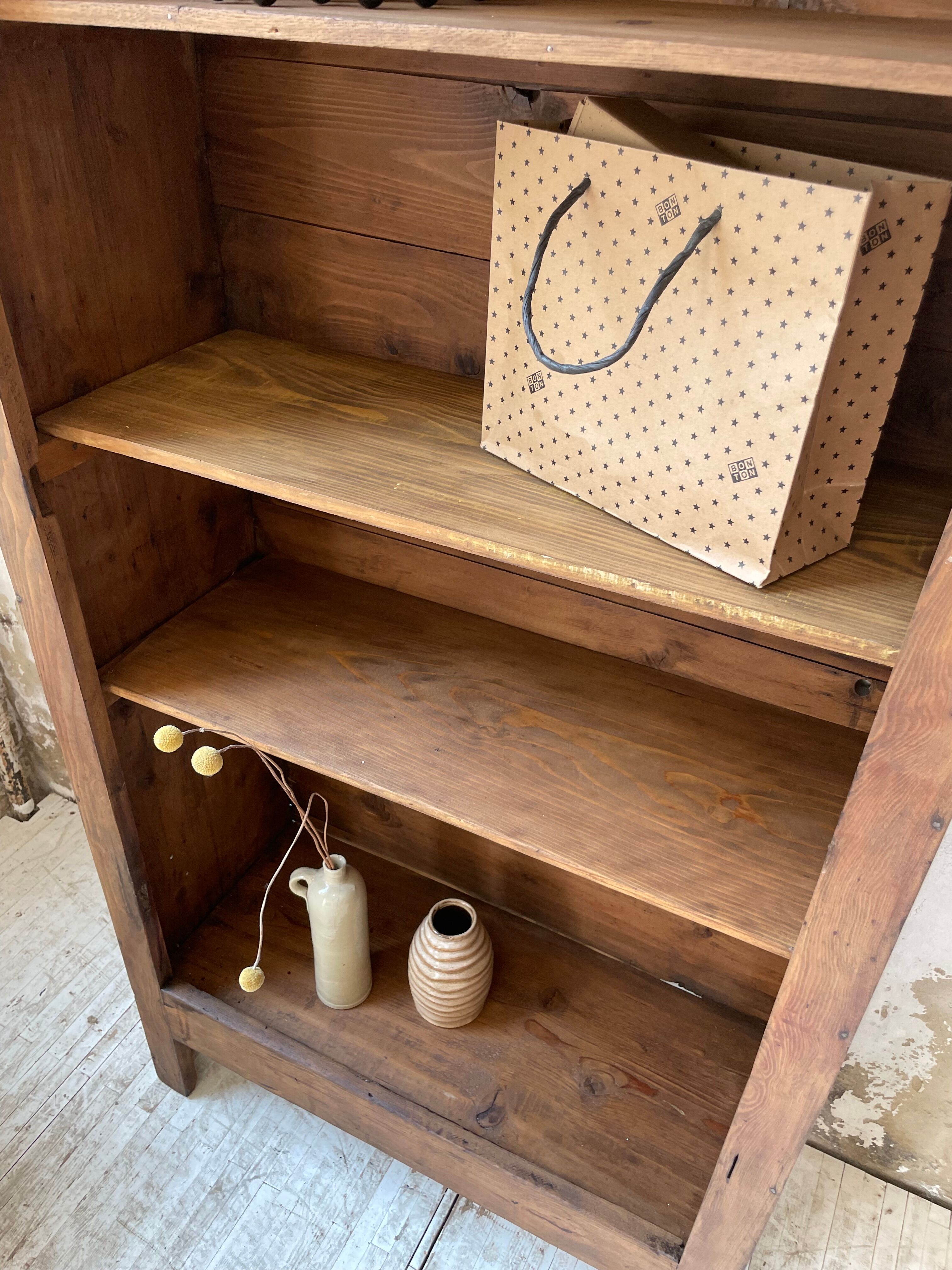 Library bonnetière pine