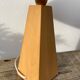 Lampe pyramide 80 en bois et abat jour bleu