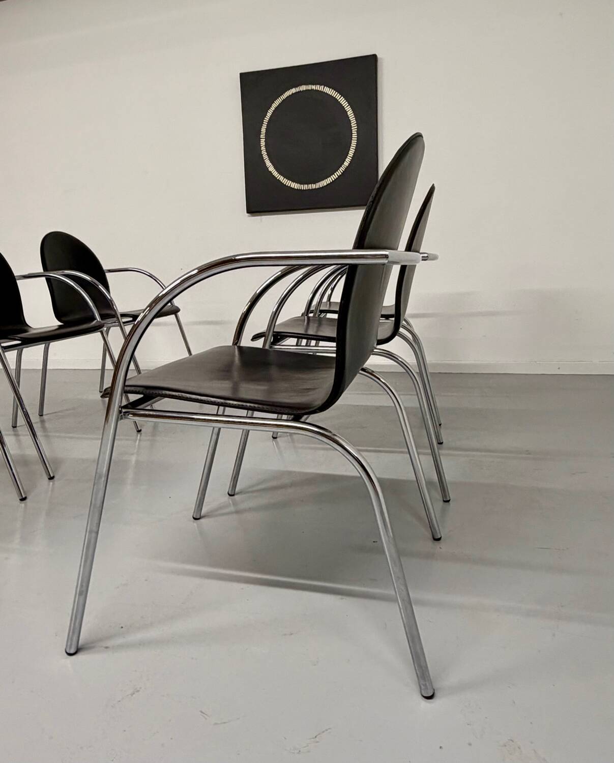 Lot 6 chaises en cuir noir et pied tubulaire design italien année 70