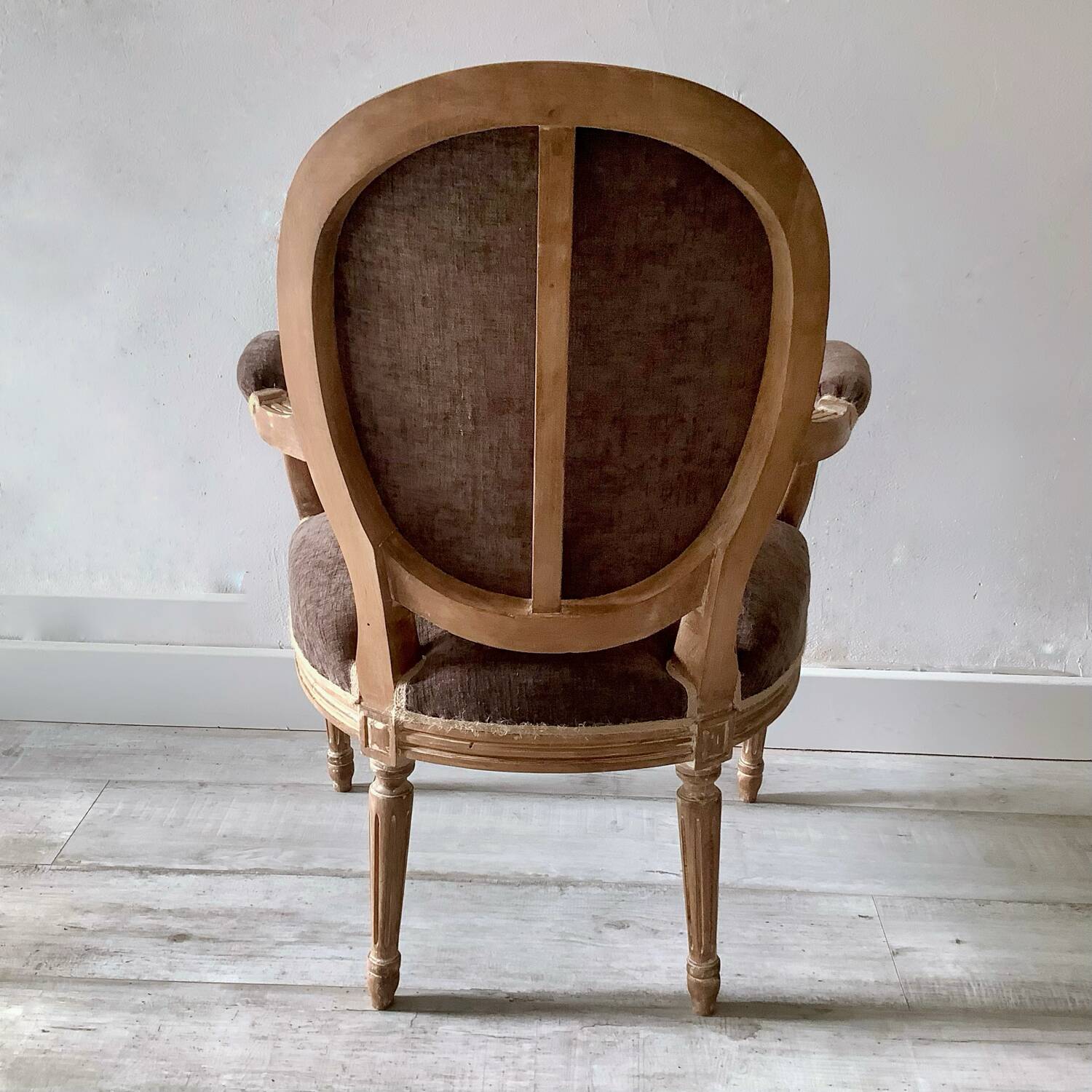 Louis XVI armchair with medallion back