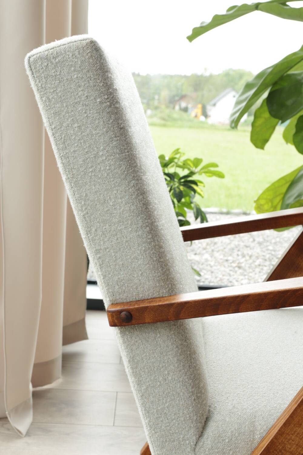 Fauteuil vintage blanc cassé bouclé zig Zag 1970