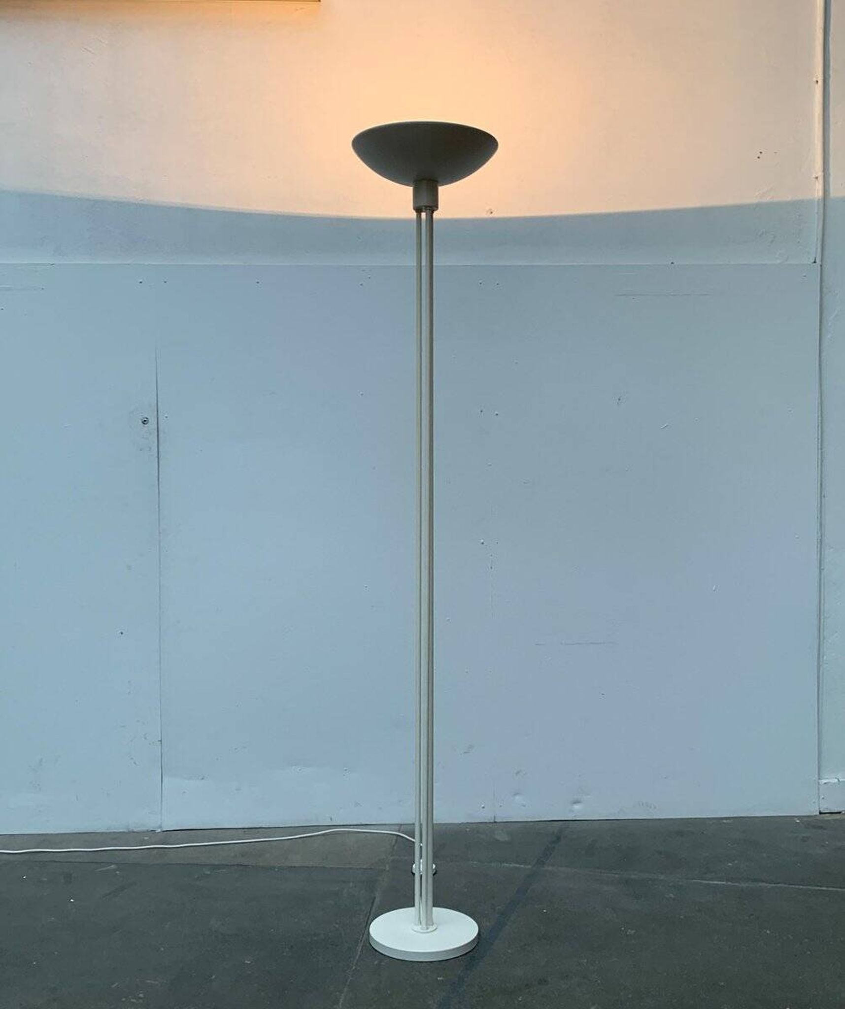 Lampe sur pied minimaliste allemande de l'ère spatiale de Cosack