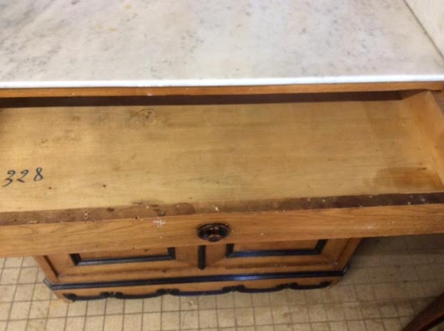 Meuble ancien de salle de bain