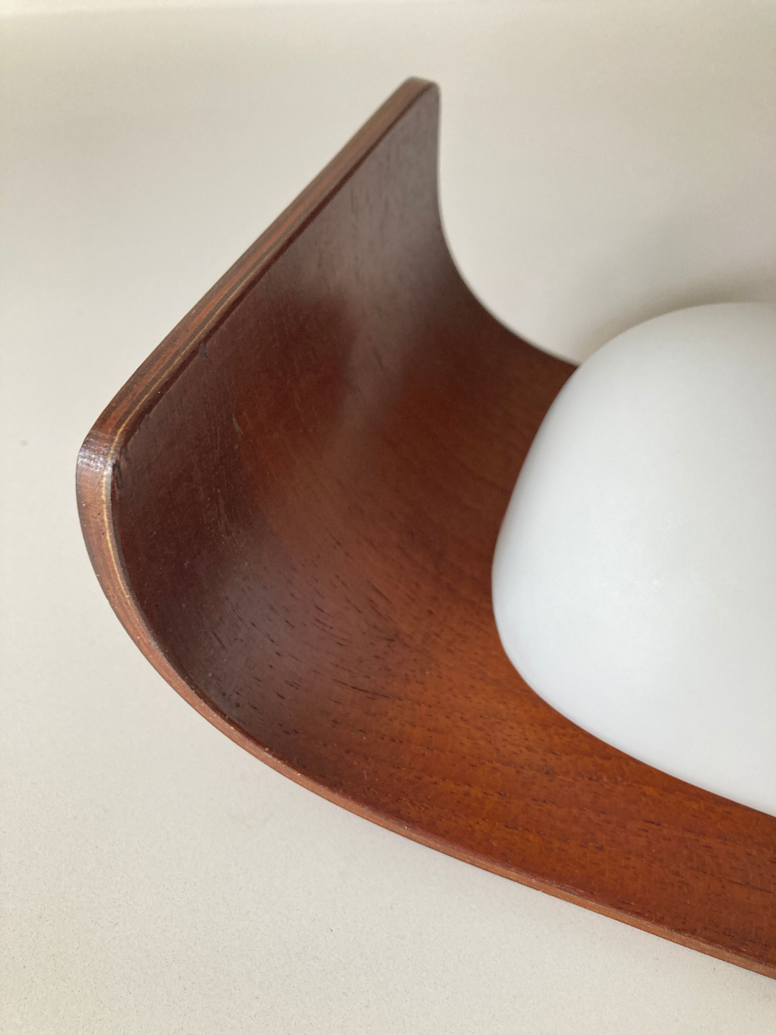 Wall lamp Goffredo Reggiani in teak wood and opaline 1960