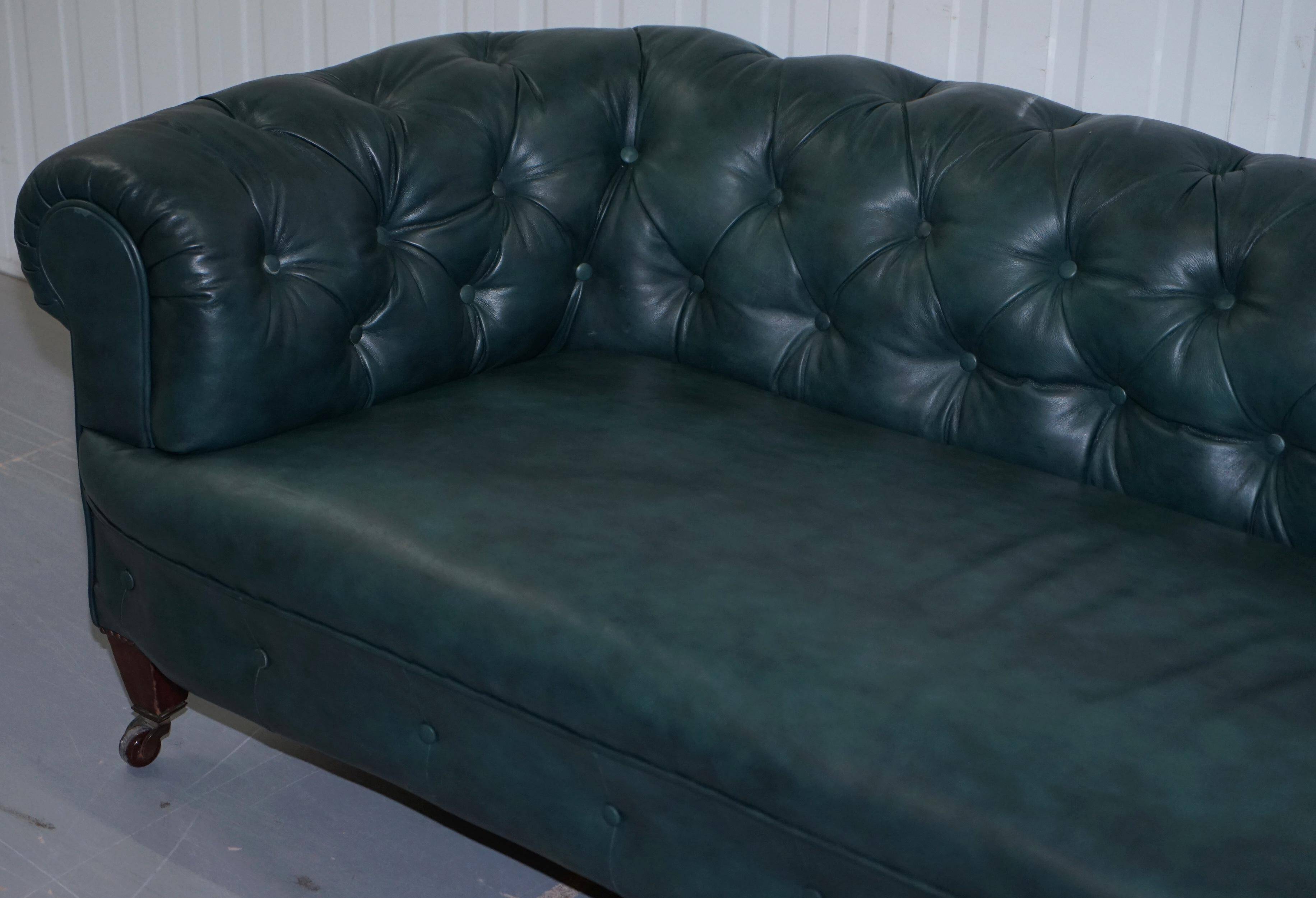 Sofa Chesterfield cuir restauré victorien 1890 Cornelius V Smith à ressorts