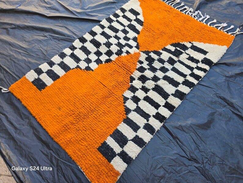 Handmade wool Beni Ouraine rug, size 100 x 200 cm