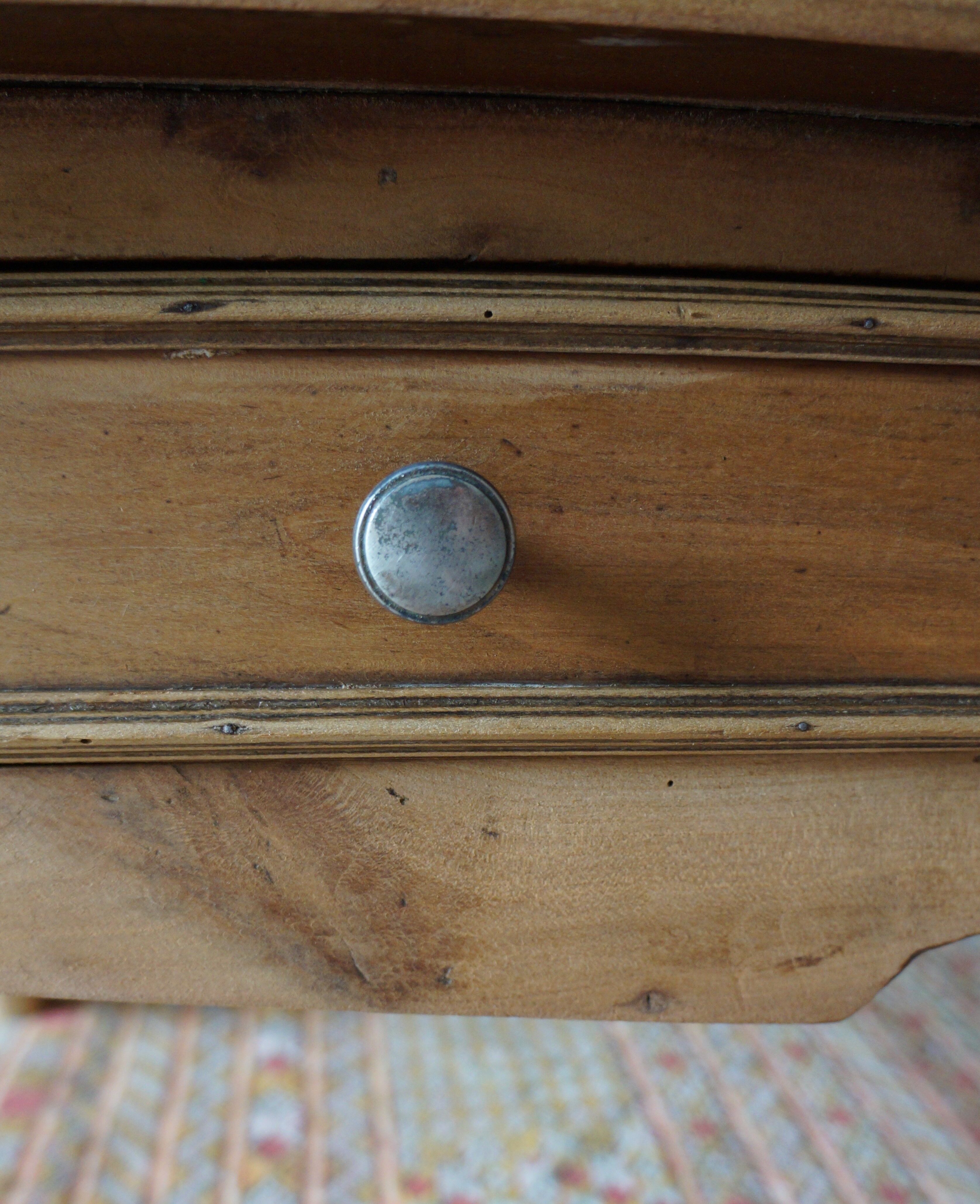 Old oak coffee table with 2 drawers
