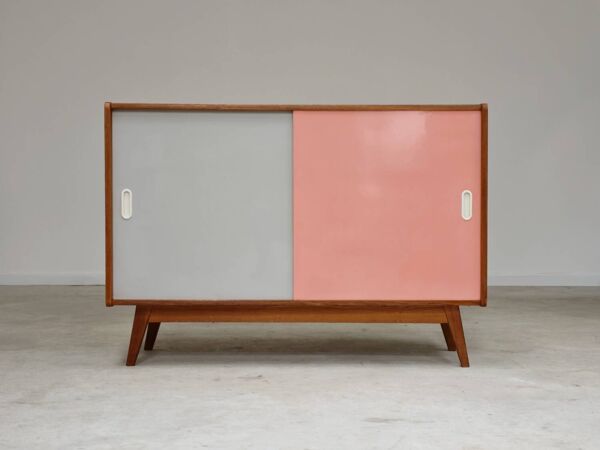 Buffet commode U-452 rose par Jiri Jiroutek pour Interier Praha 1960