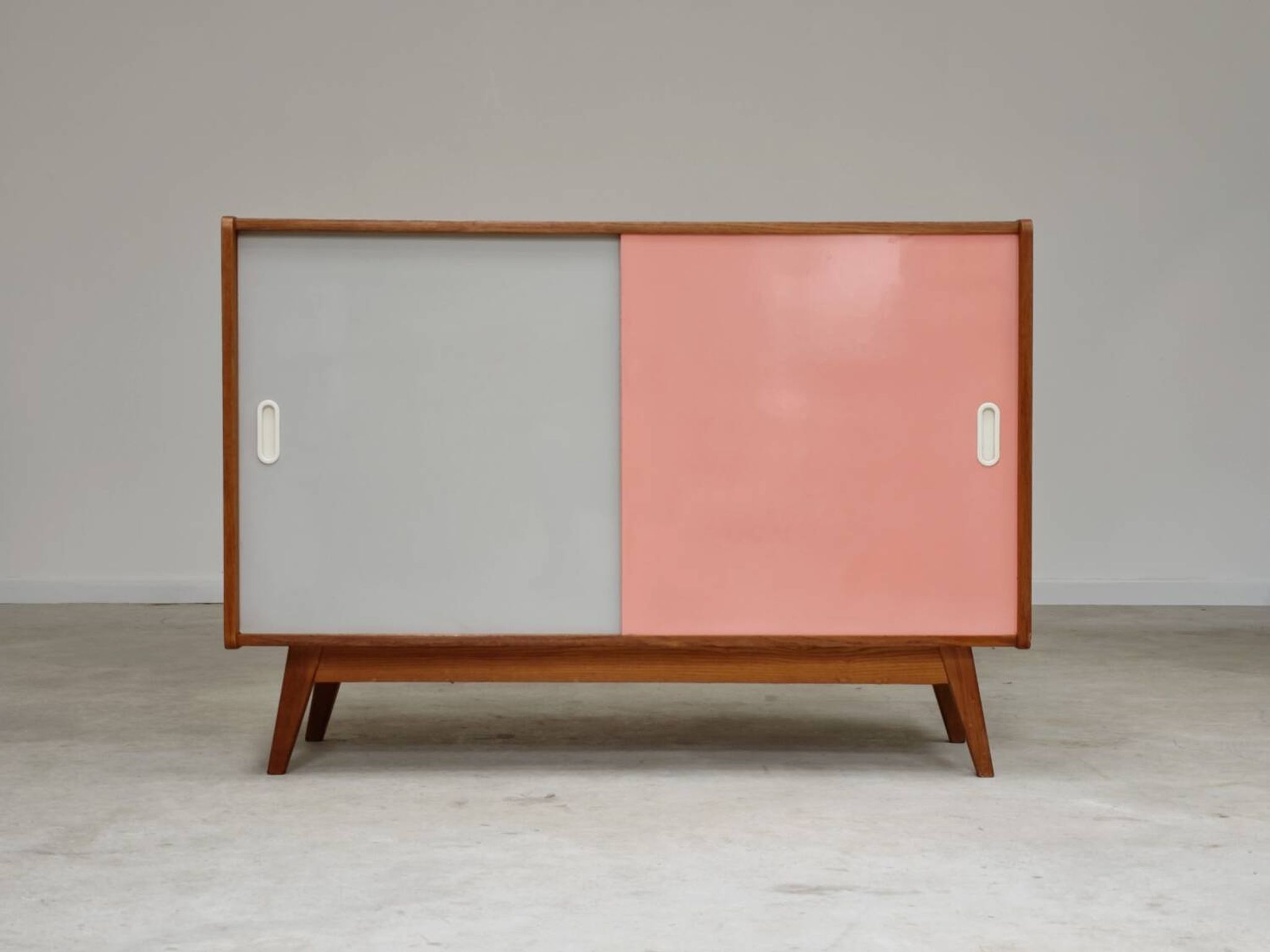 U-452 pink sideboard by Jiri Jiroutek for Interier Praha 1960