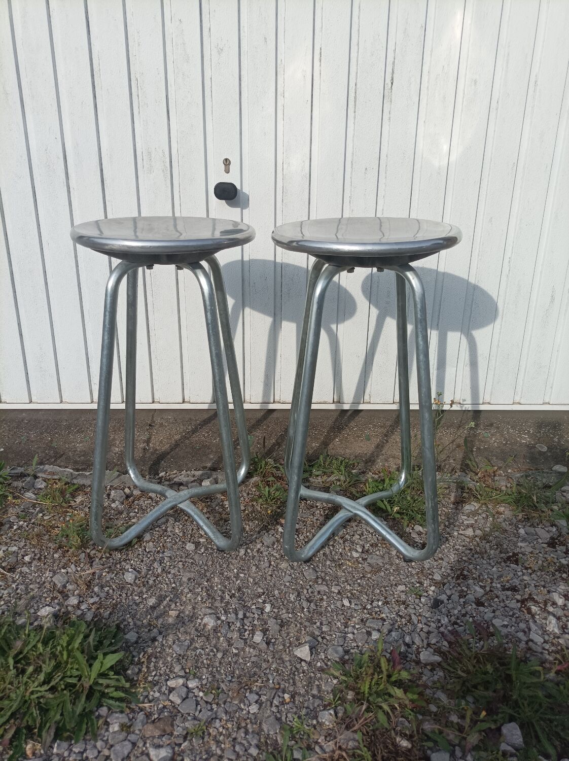 Pair of stools Habitat in cast aluminum 1980 vintage