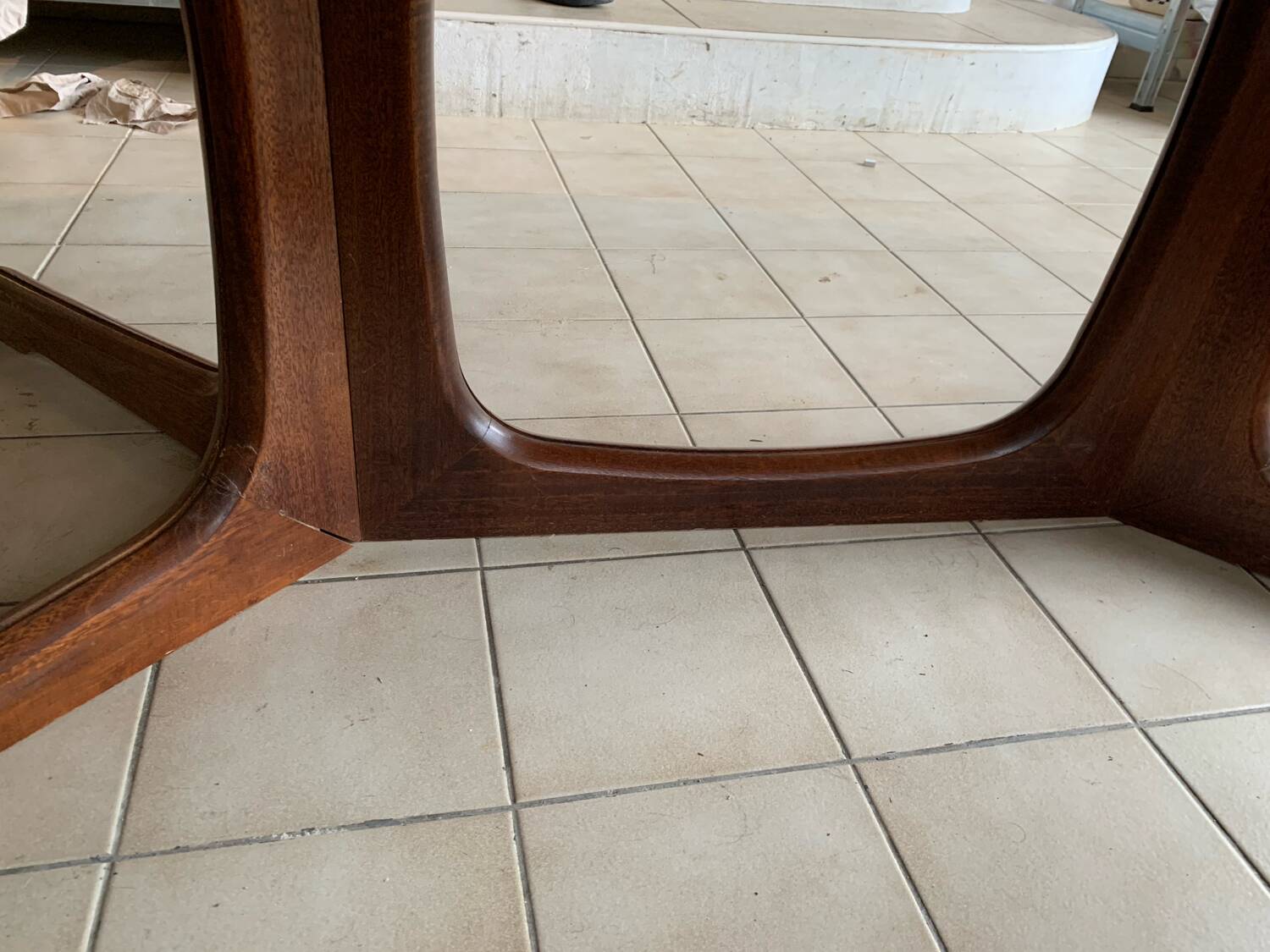 Baumann oval table with extensions