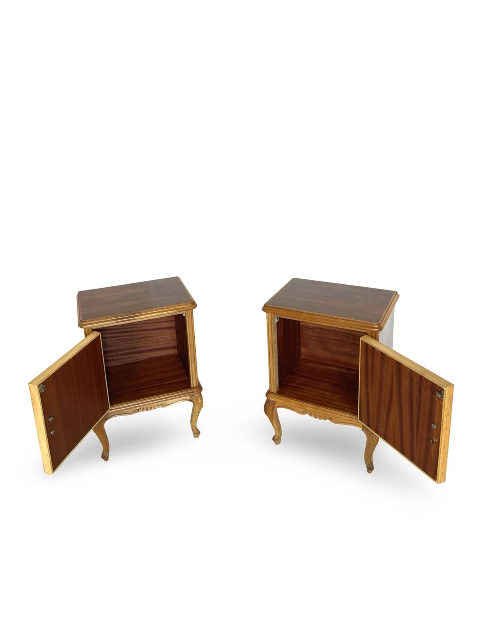 Tables de chevet italiennes en placage de noyer du milieu du siècle, années 1960.