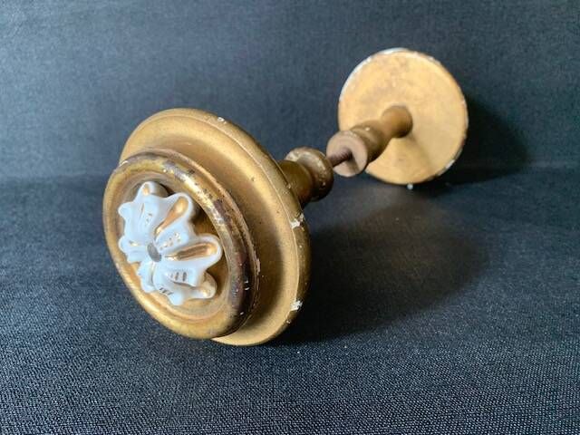 Large round door handles in gilded wood and Old Paris porcelain, circa 1900