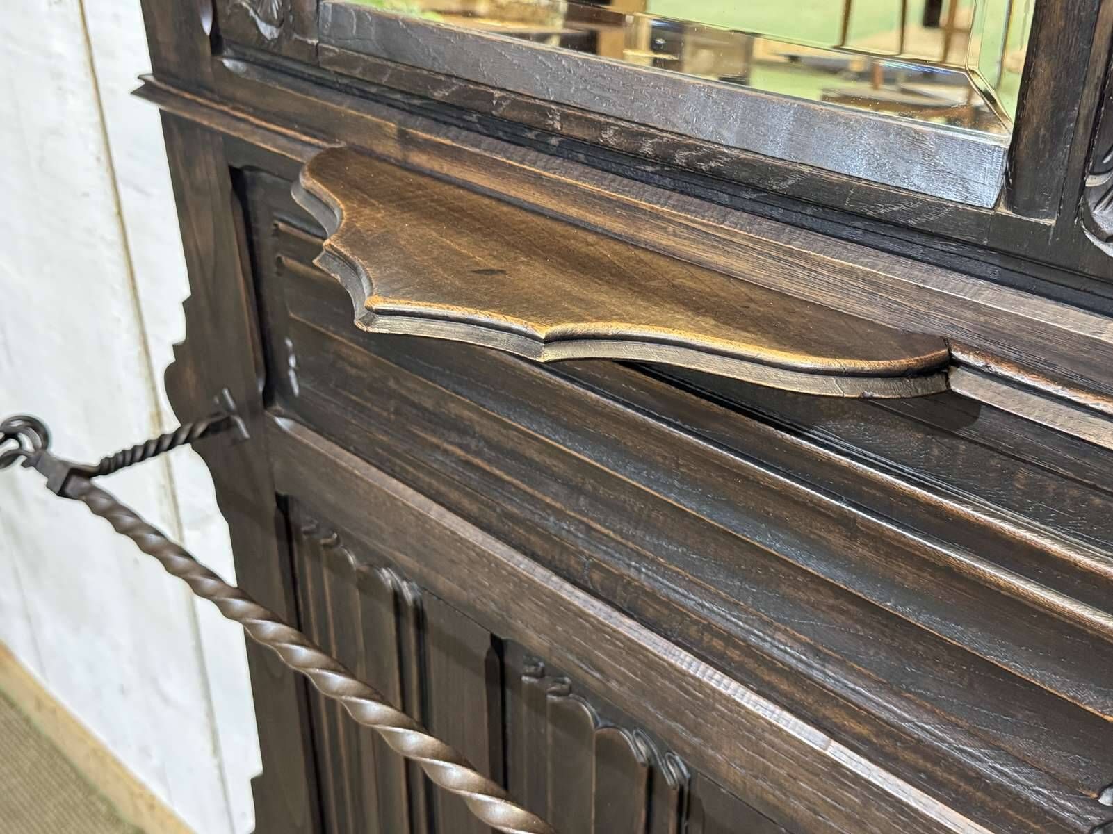 Vestiaire début XXème breton en chêne