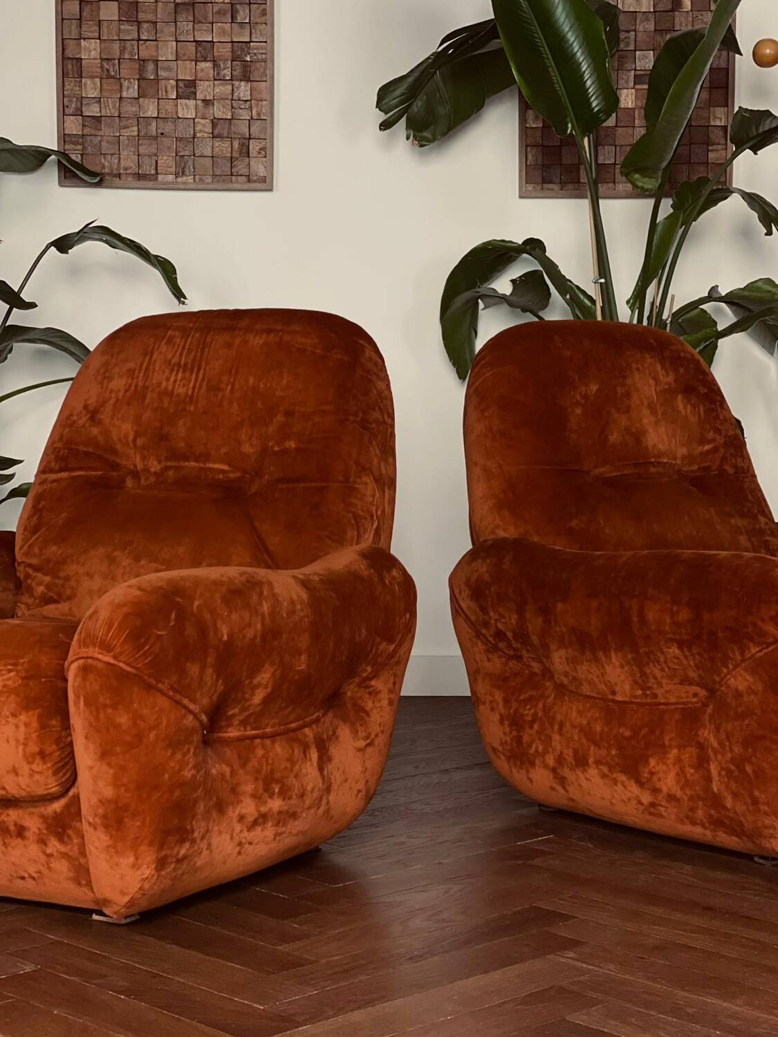 Paire de chauffeuses velours vintage années 70