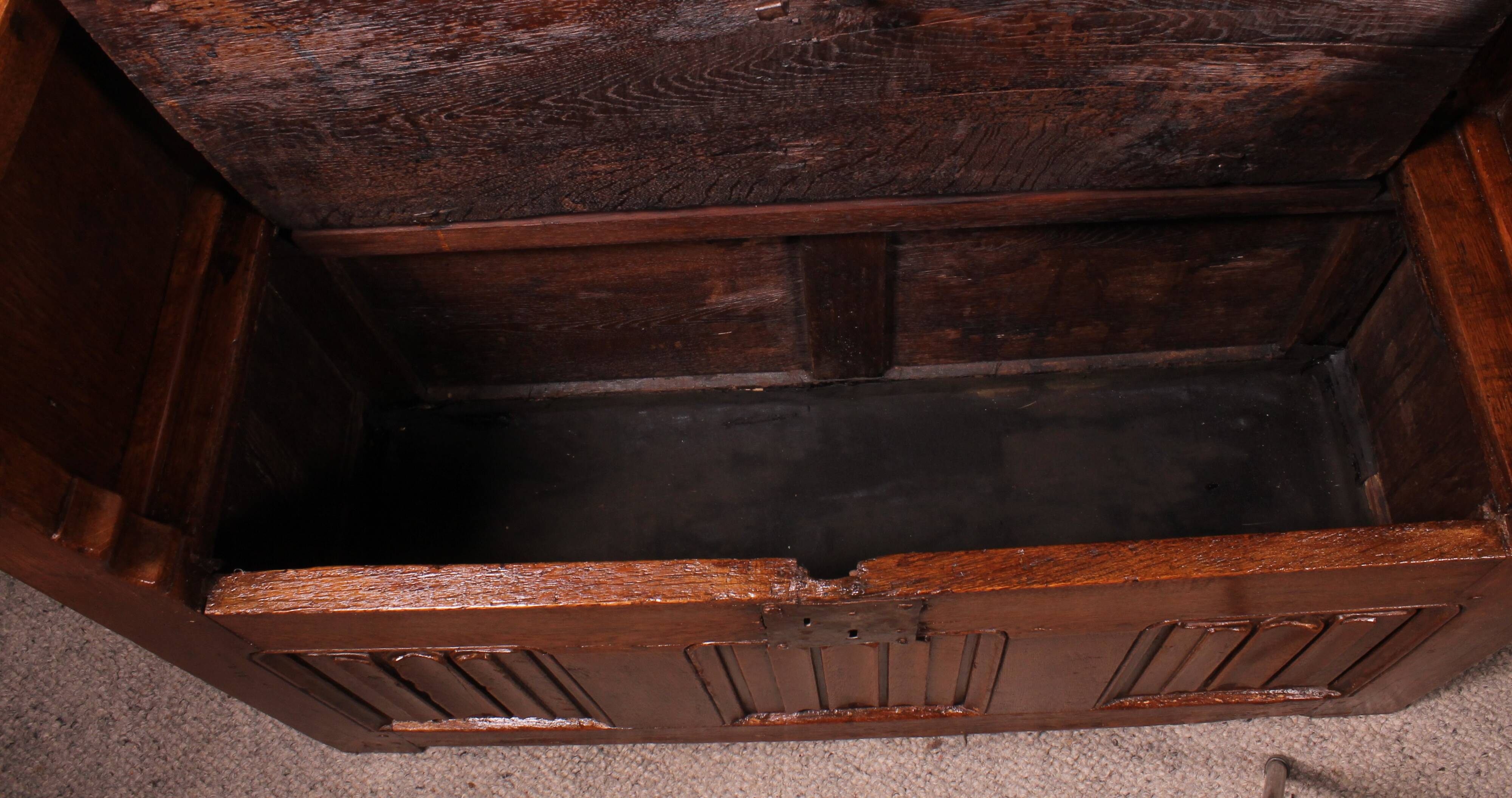 Oak bench chest with incorporated panels and gothic elements