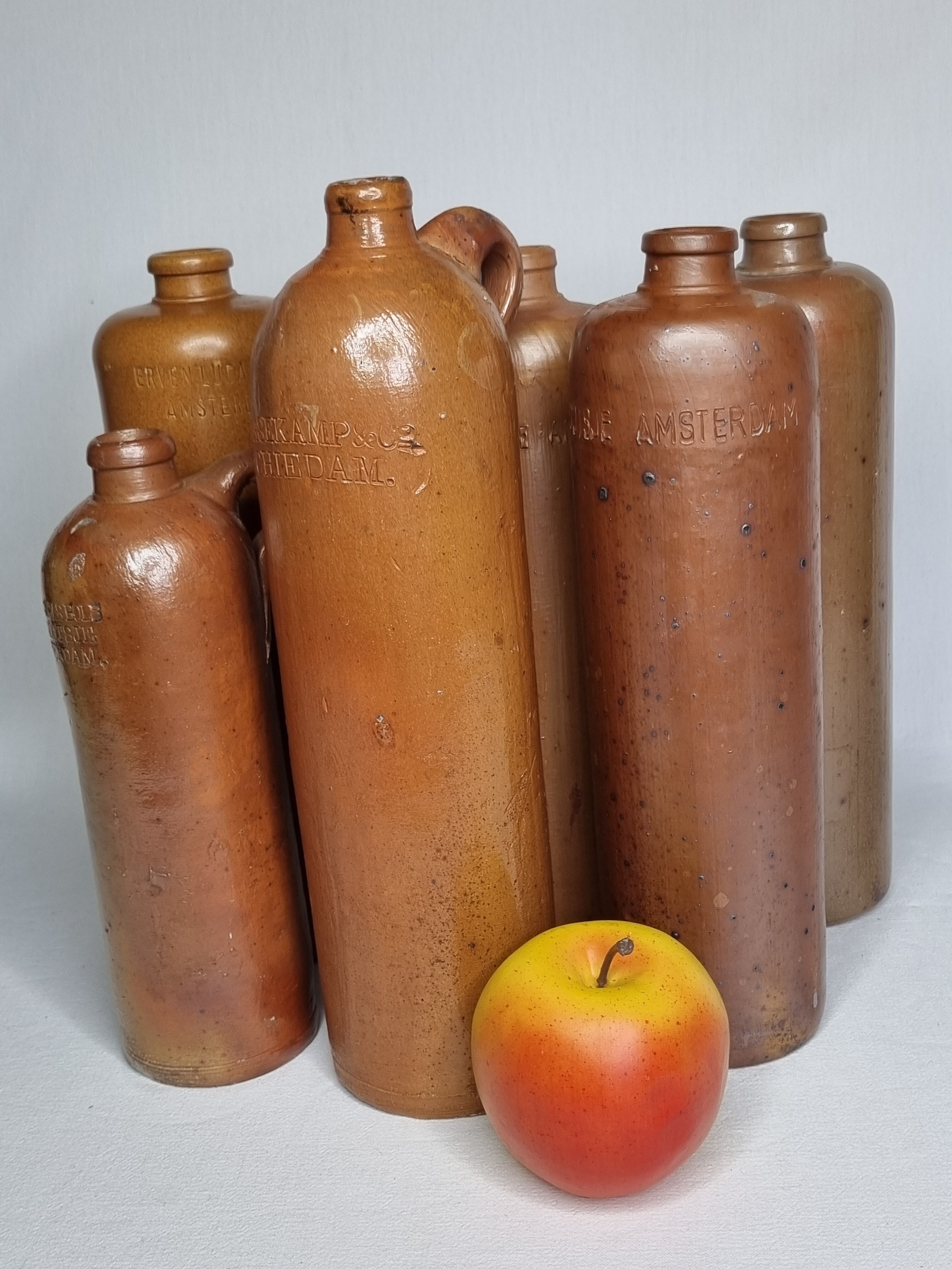 Ensemble de six bouteilles en grès Bols Amsterdam
