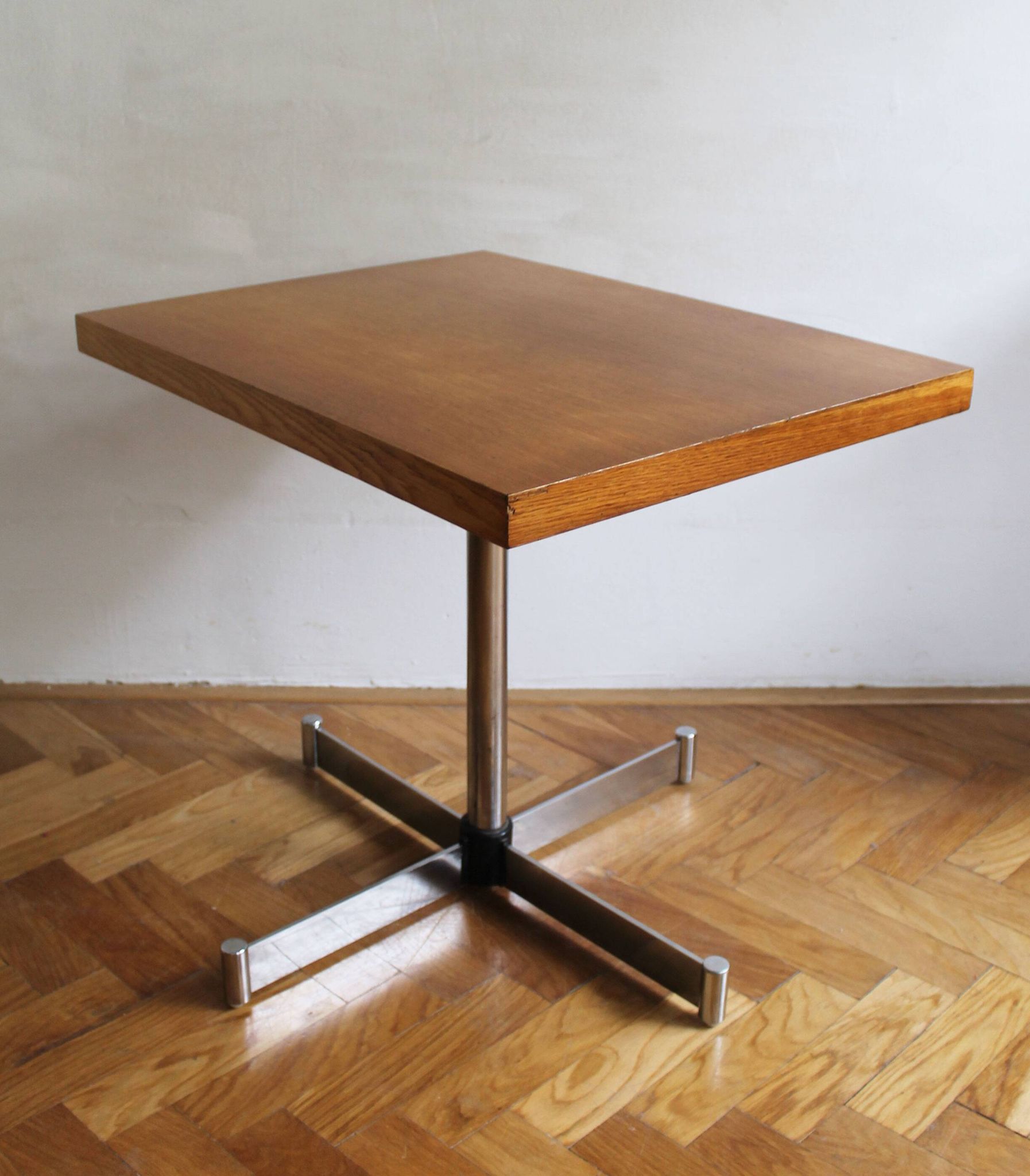 Table d'appoint pour téléviseur des années 1980