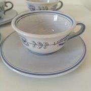 Tasses et soucoupes en terre vernissée