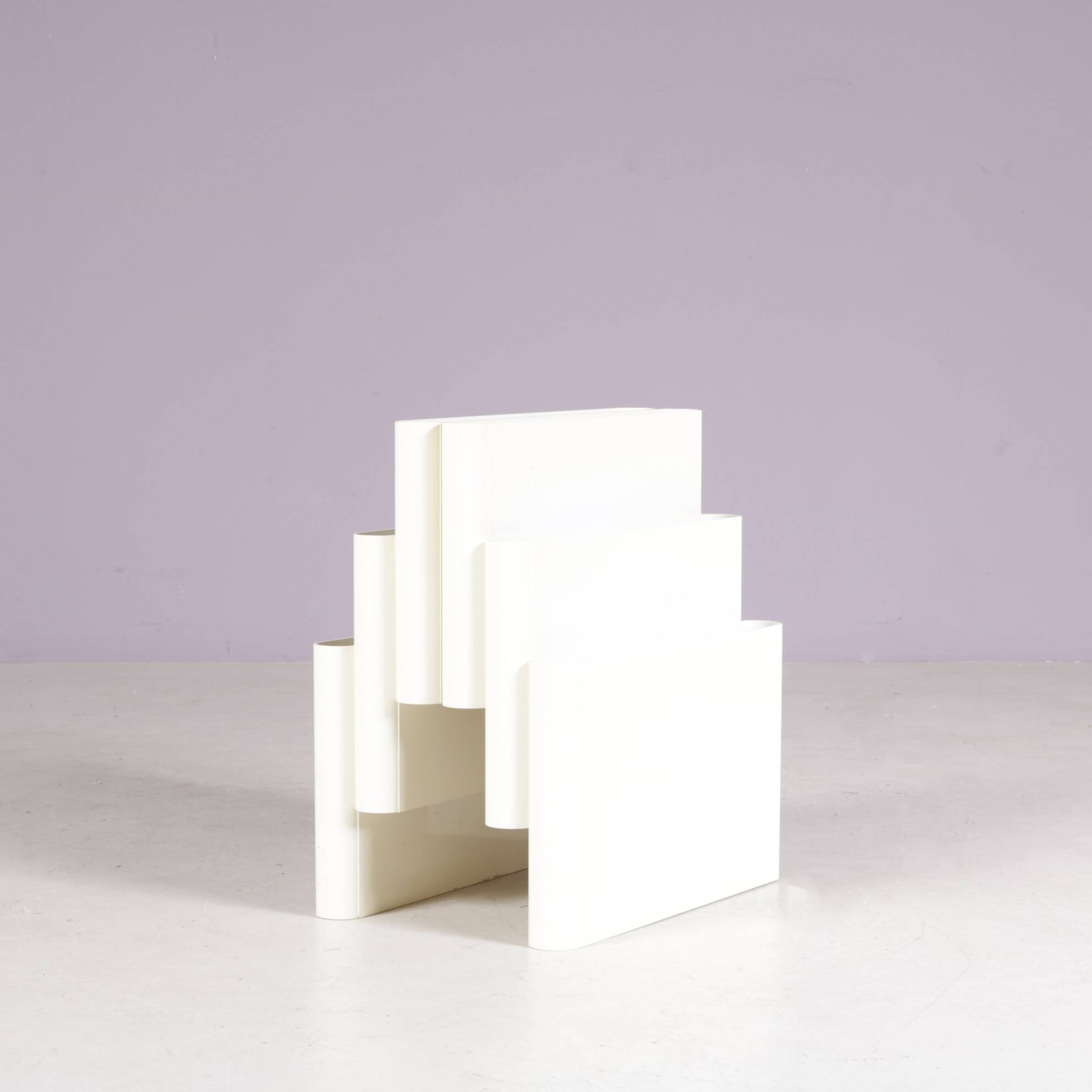 1970s Large model white plastic magazine rack / Giotto Stoppino / Kartell,