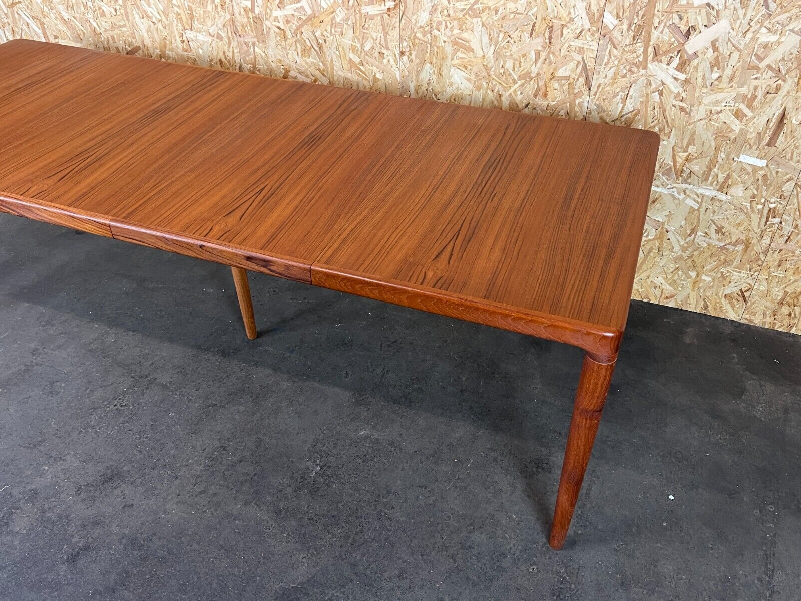 Teak dining table danish design, 60s 70s