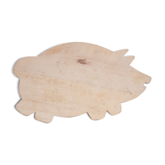 Old pig-shaped cutting board