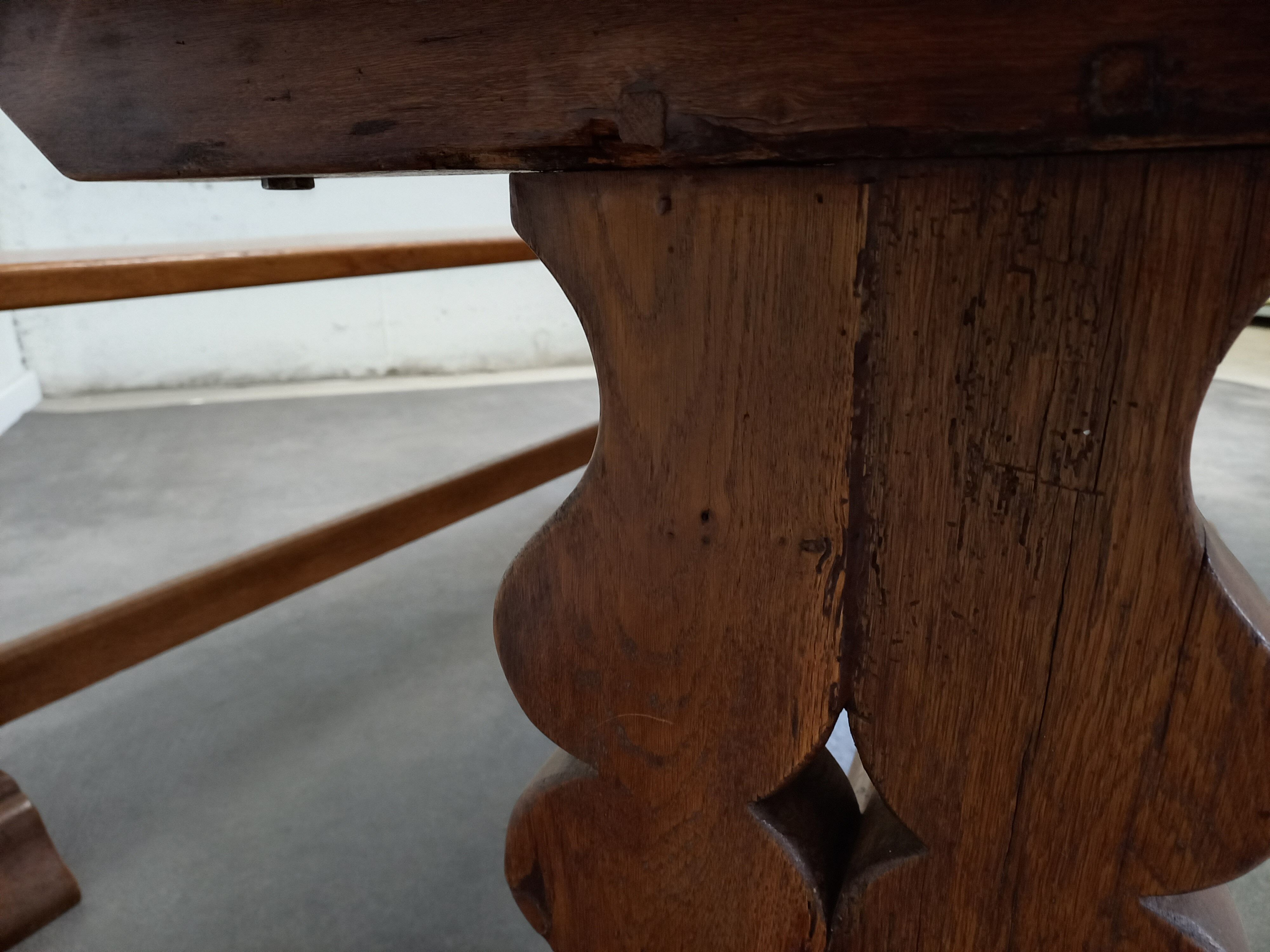 Farmhouse table and its 2 benches